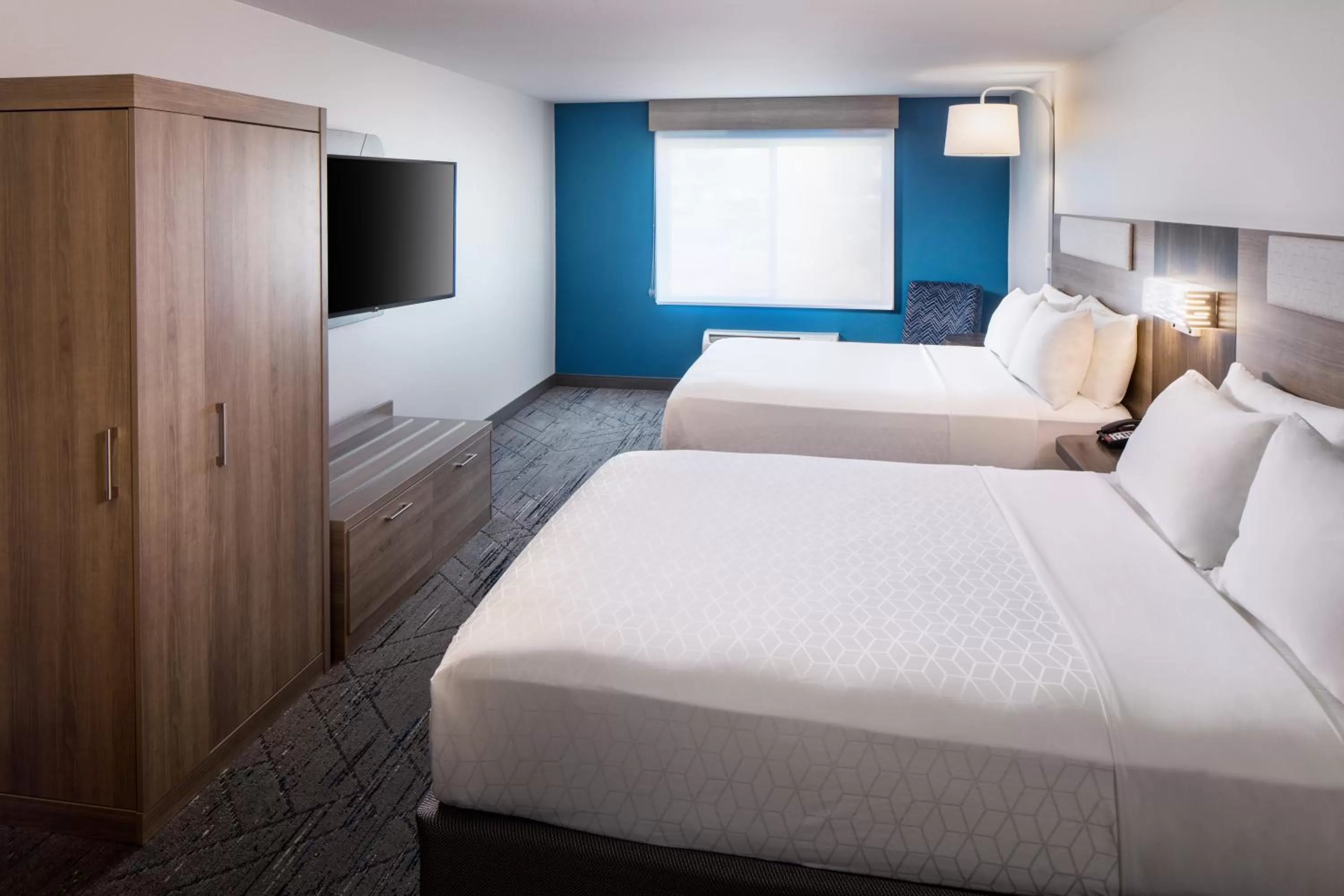 Photo of the whole room, Bed in Holiday Inn Express and Suites Los Alamos Entrada Park by IHG
