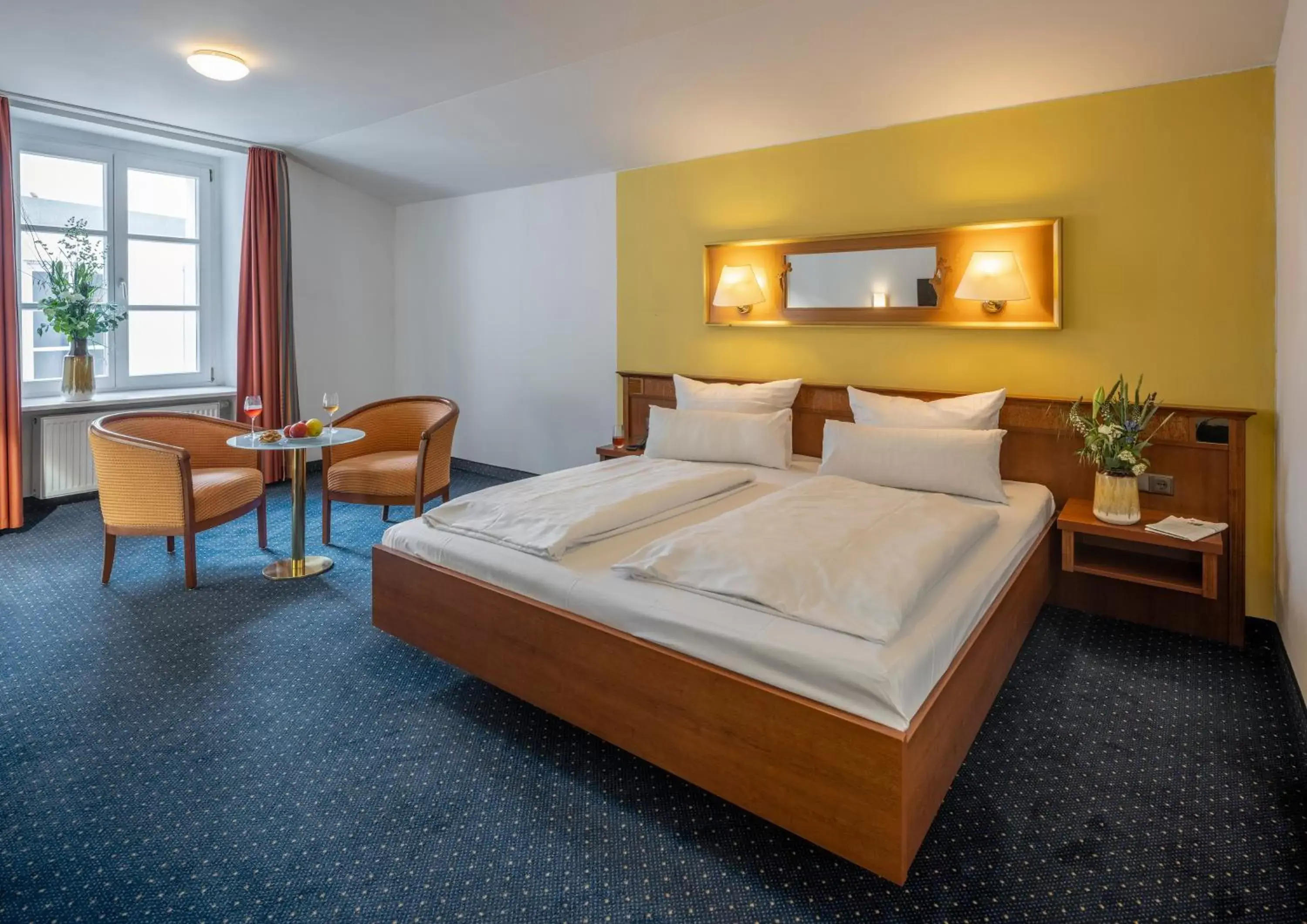 Seating area, Bed in Altstadthotel der Patrizier