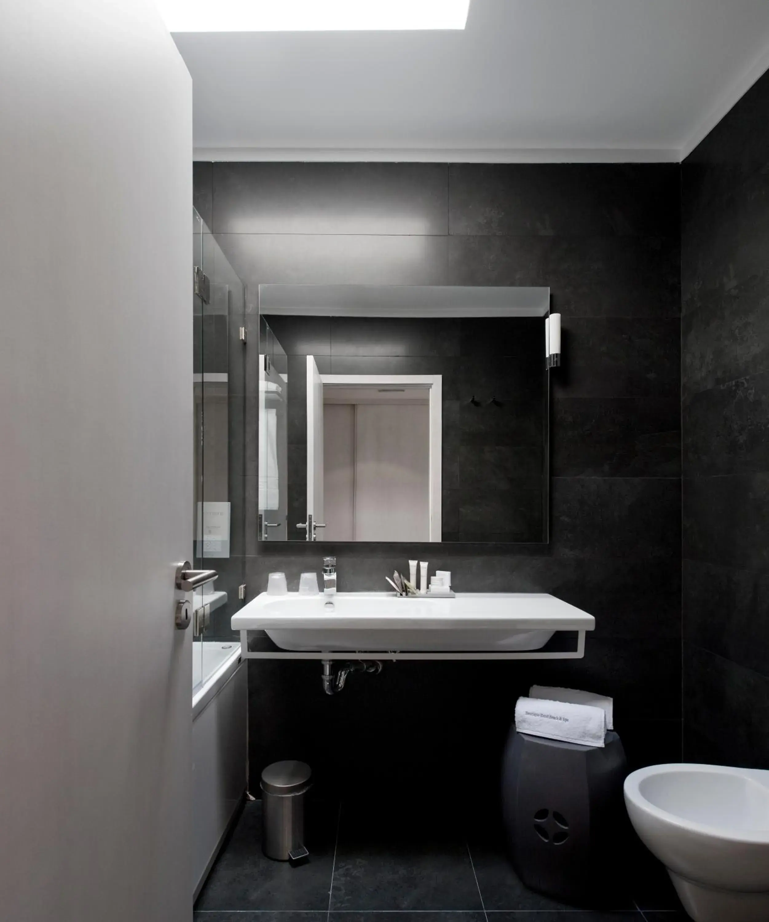 Bathroom in Furadouro Boutique Hotel Beach & SPA