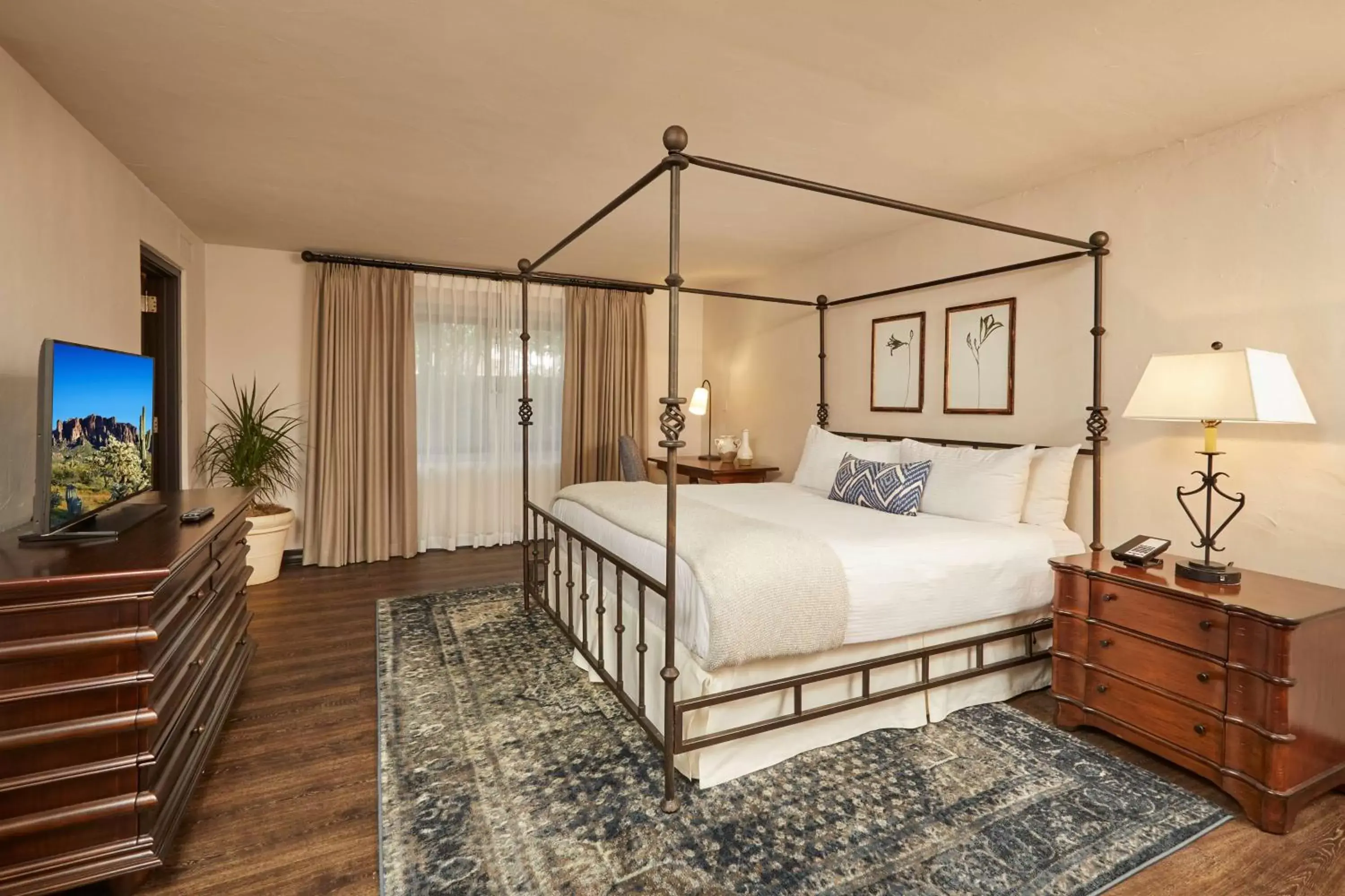 Bedroom, Bed in The Scottsdale Resort at McCormick Ranch