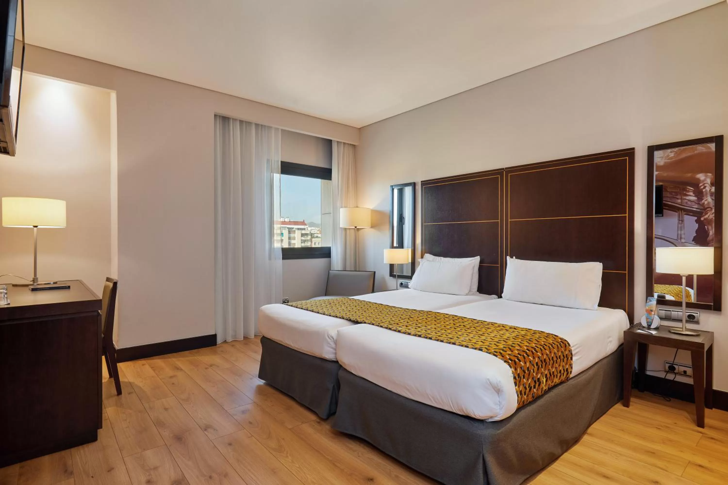 Photo of the whole room, Bed in Eurostars Monumental