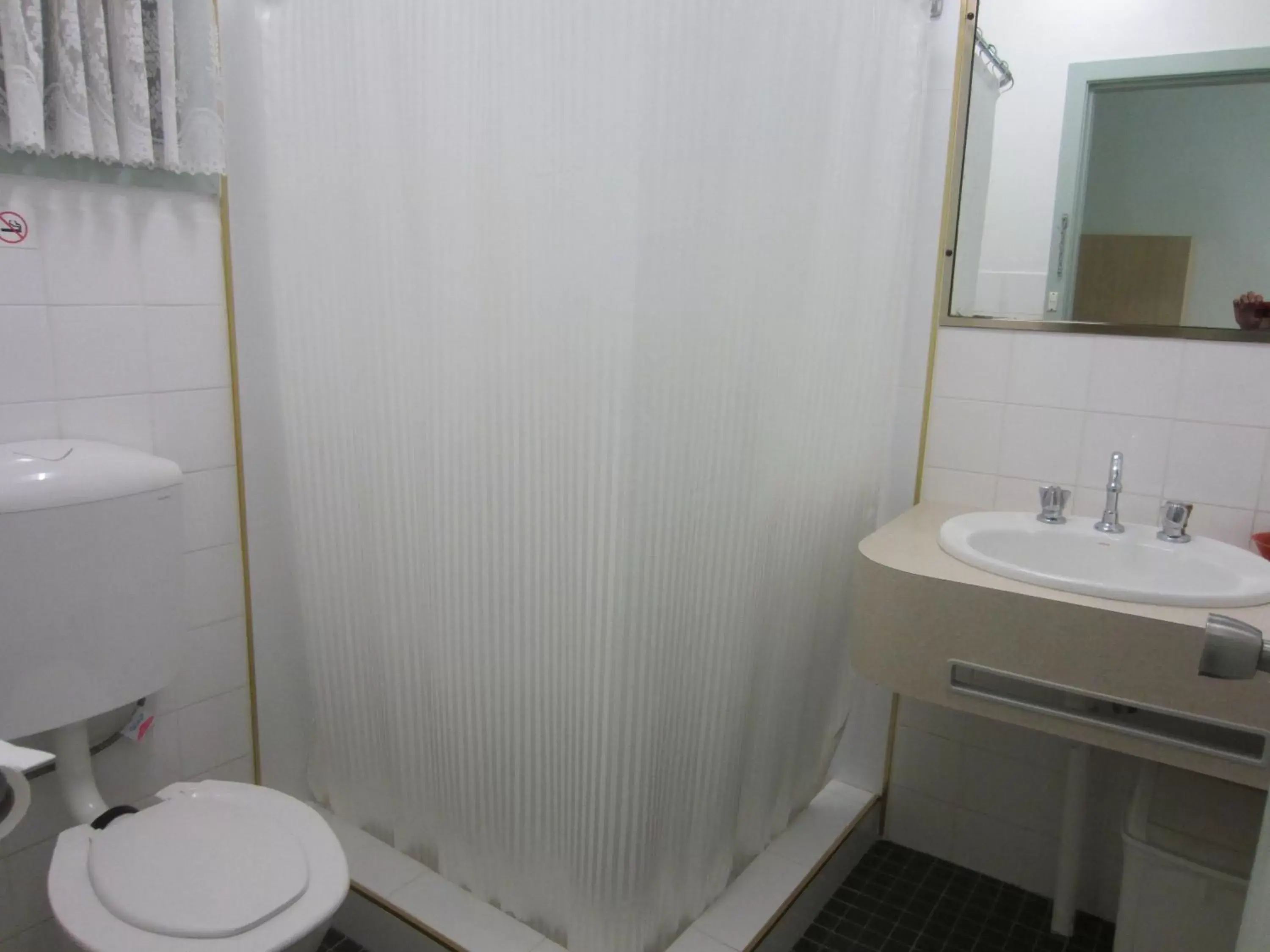 Bathroom in Lake Forbes Motel