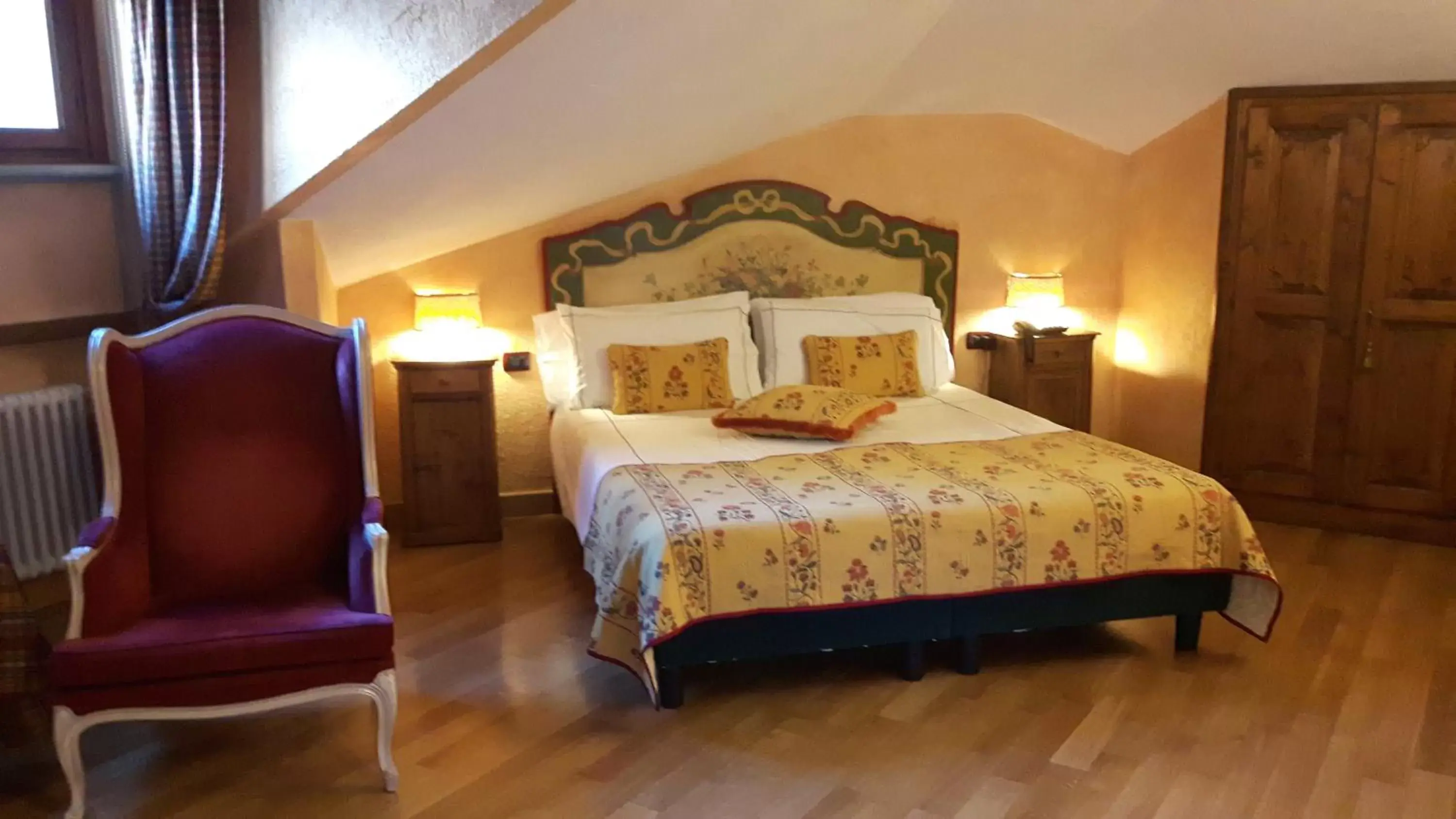 Photo of the whole room, Bed in Villa Novecento Romantic Hotel - Estella Hotel Collection