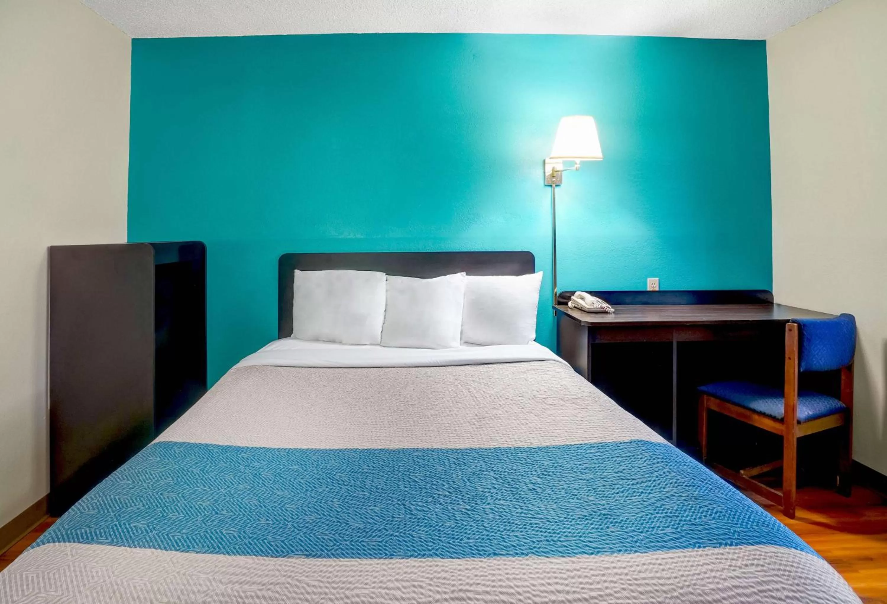 Photo of the whole room, Bed in Motel 6-Montoursville, PA - Williamsport