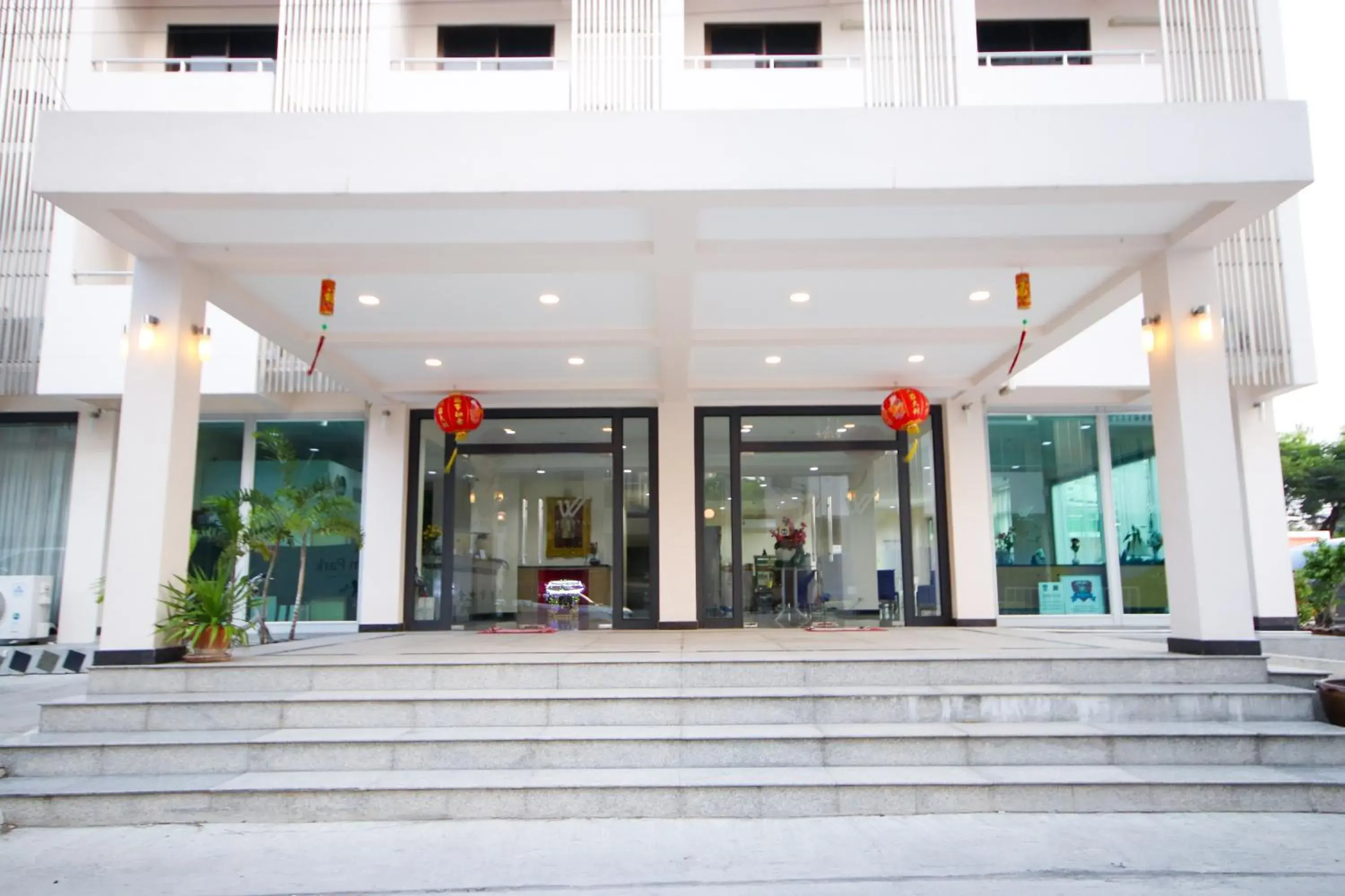 Facade/entrance in White House Bizotel Facade/entrance in White House Bizotel