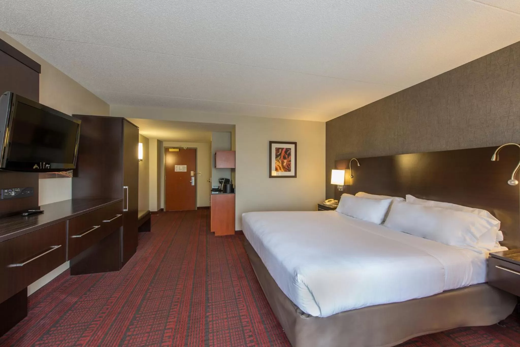 Photo of the whole room, Bed in Holiday Inn Express Hotel & Suites Auburn by IHG