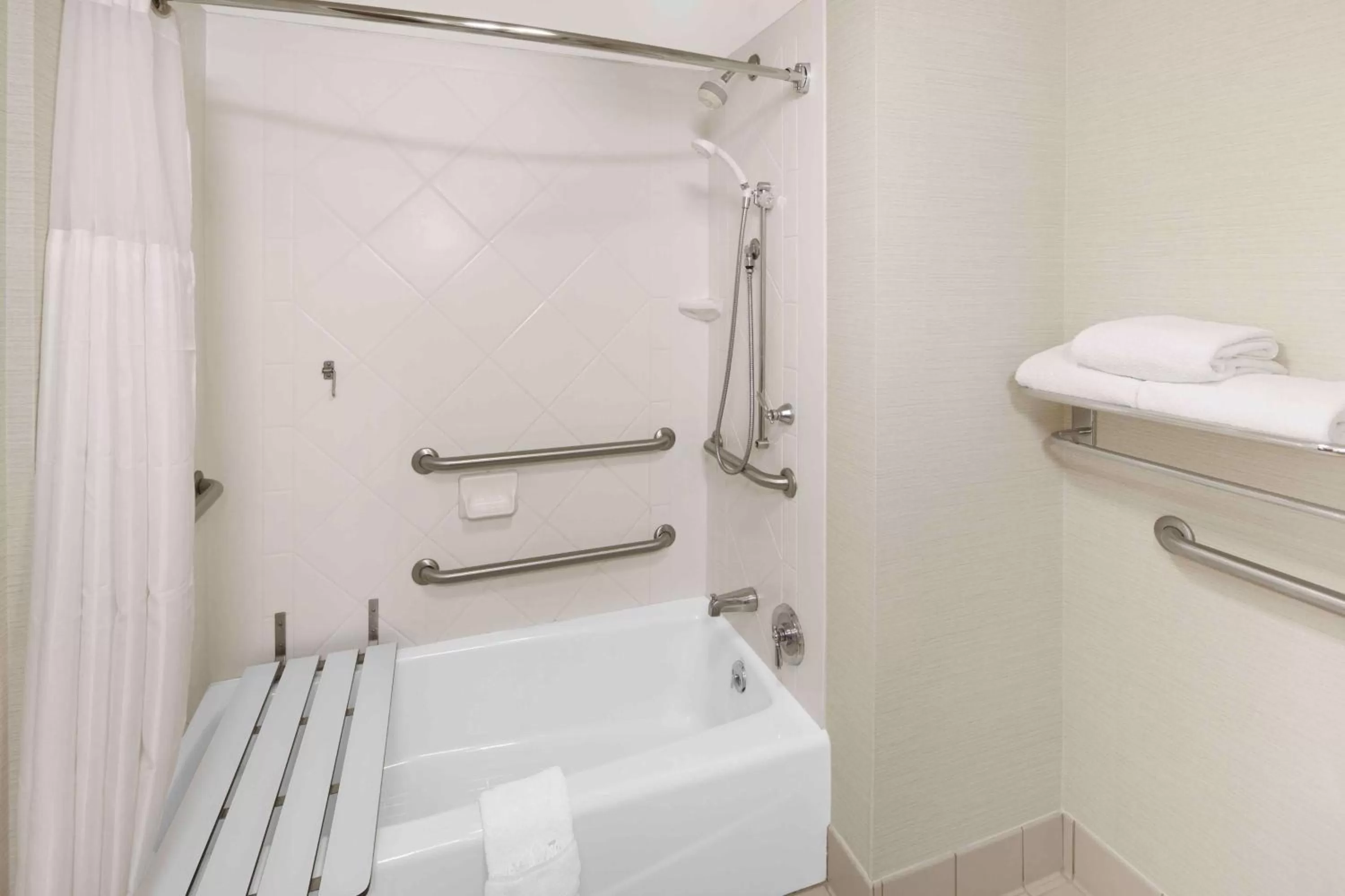 Bathroom in Hilton Garden Inn Jackson-Madison