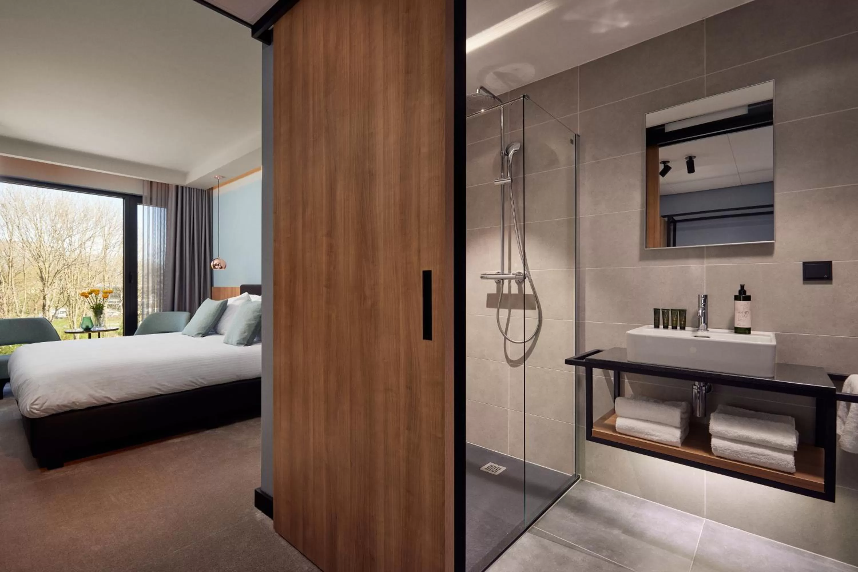 Bathroom, Bed in Hotel Gorinchem