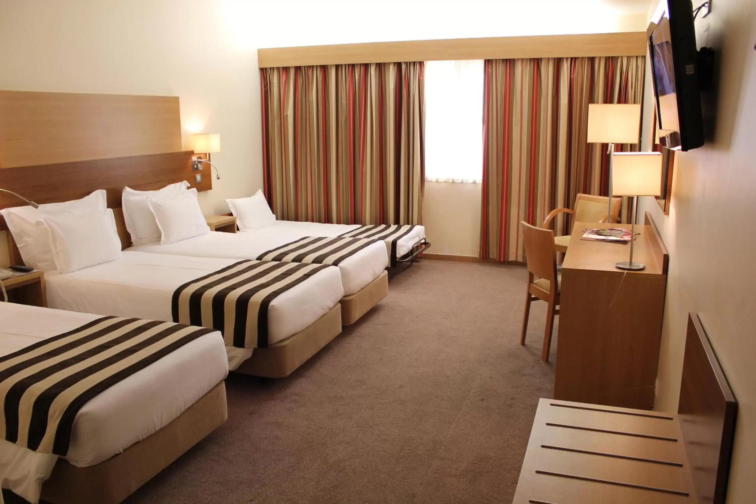 Photo of the whole room, Bed in Hotel Principe Lisboa