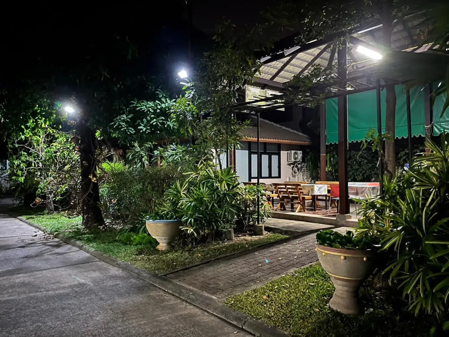 Garden view in Srisomthai Hotel