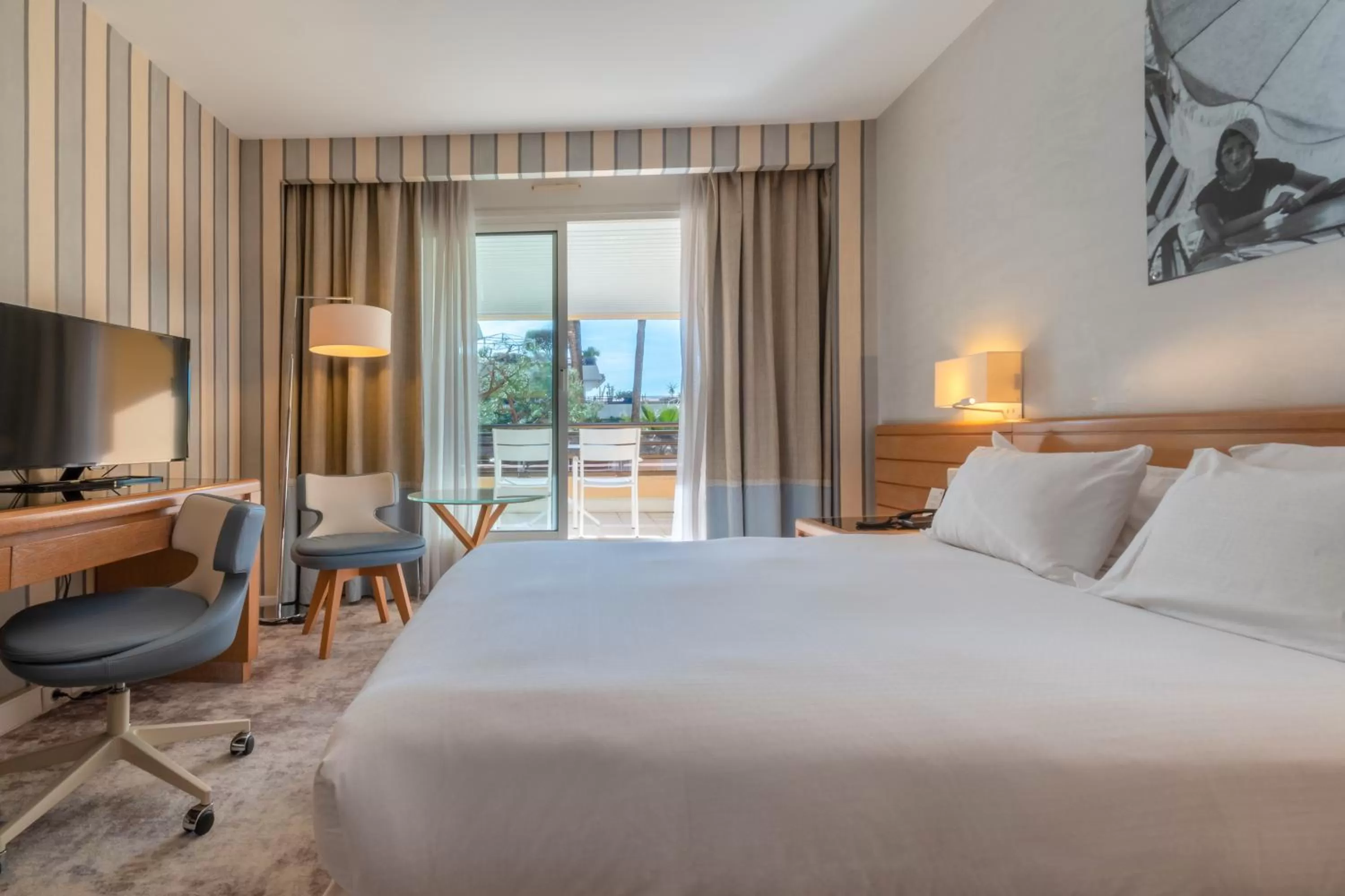 Bed in Holiday Inn Nice - Port St Laurent by IHG