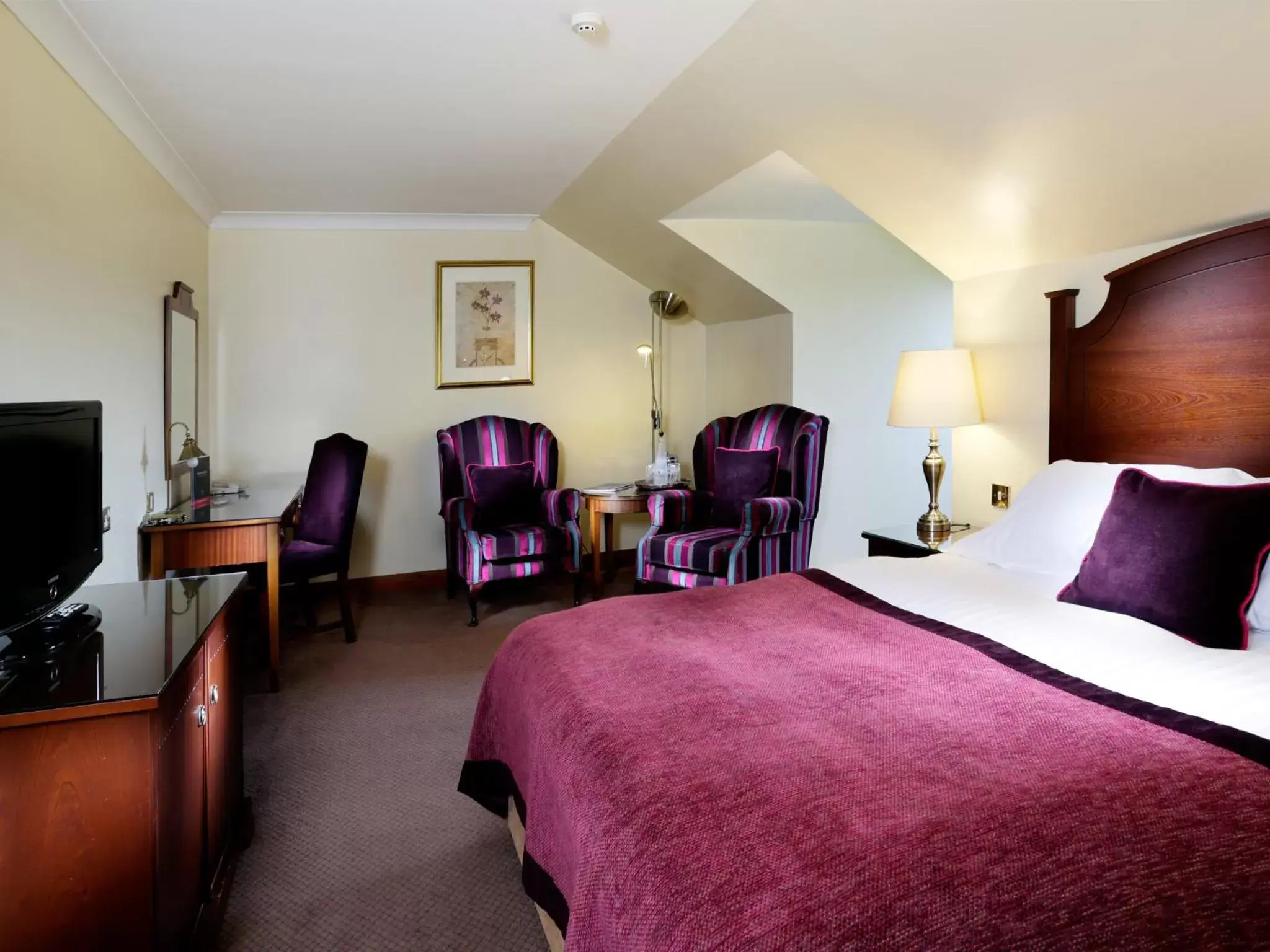 Bedroom in Macdonald Inchyra Hotel & Spa