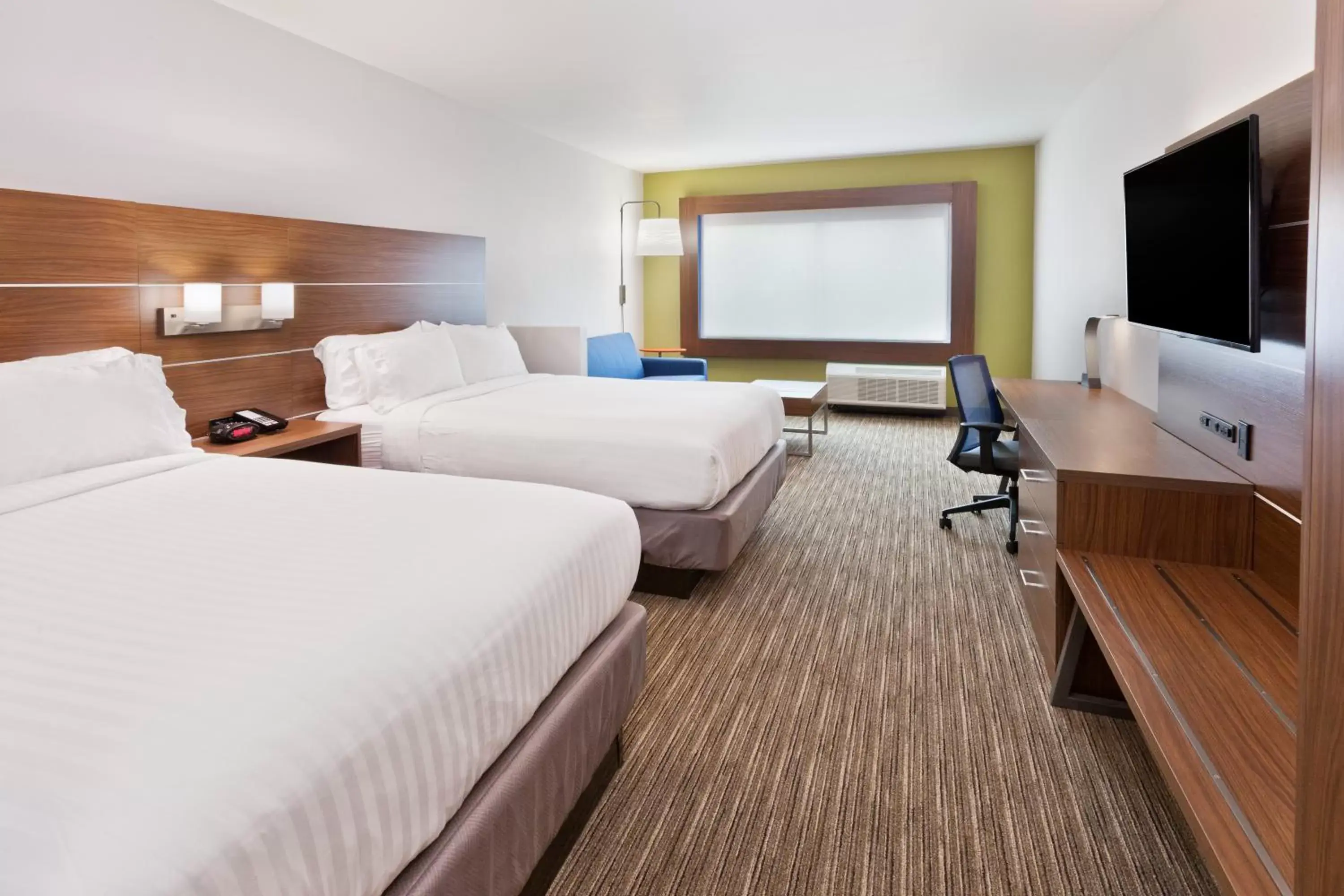 Bed in Holiday Inn Express & Suites - Cartersville, an IHG Hotel