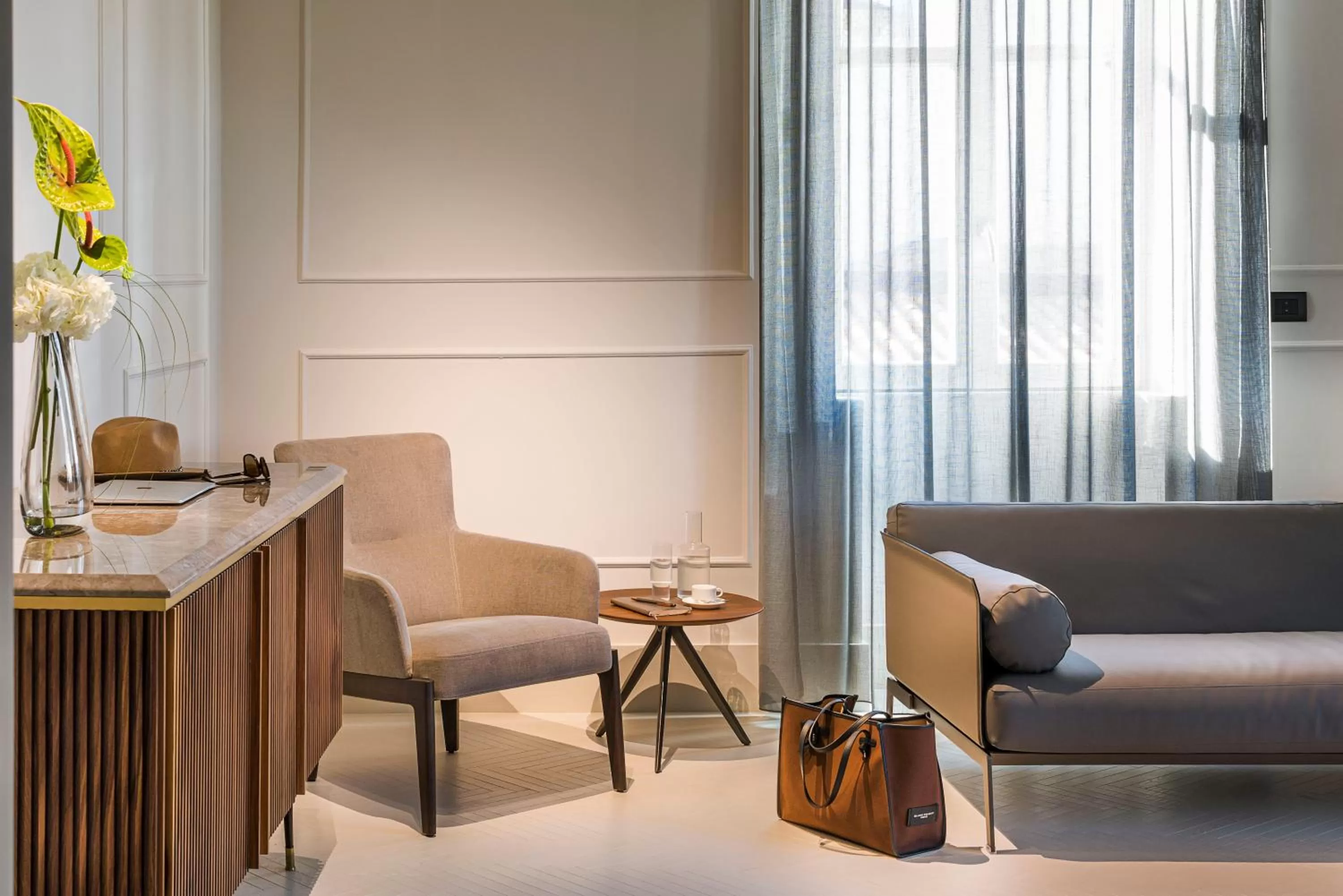 Seating area in Byssus Suites