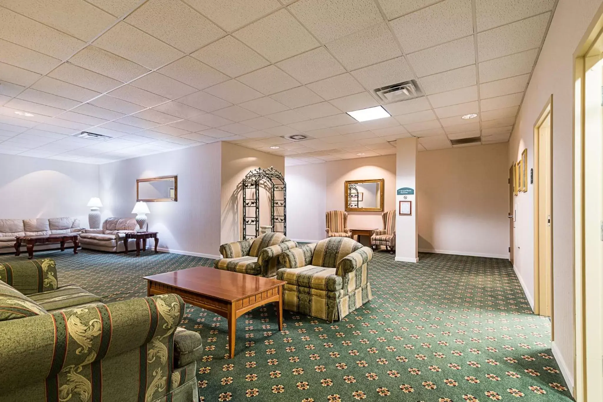 Lobby or reception, Seating Area in Quality Inn & Suites Schoharie near Howe Caverns