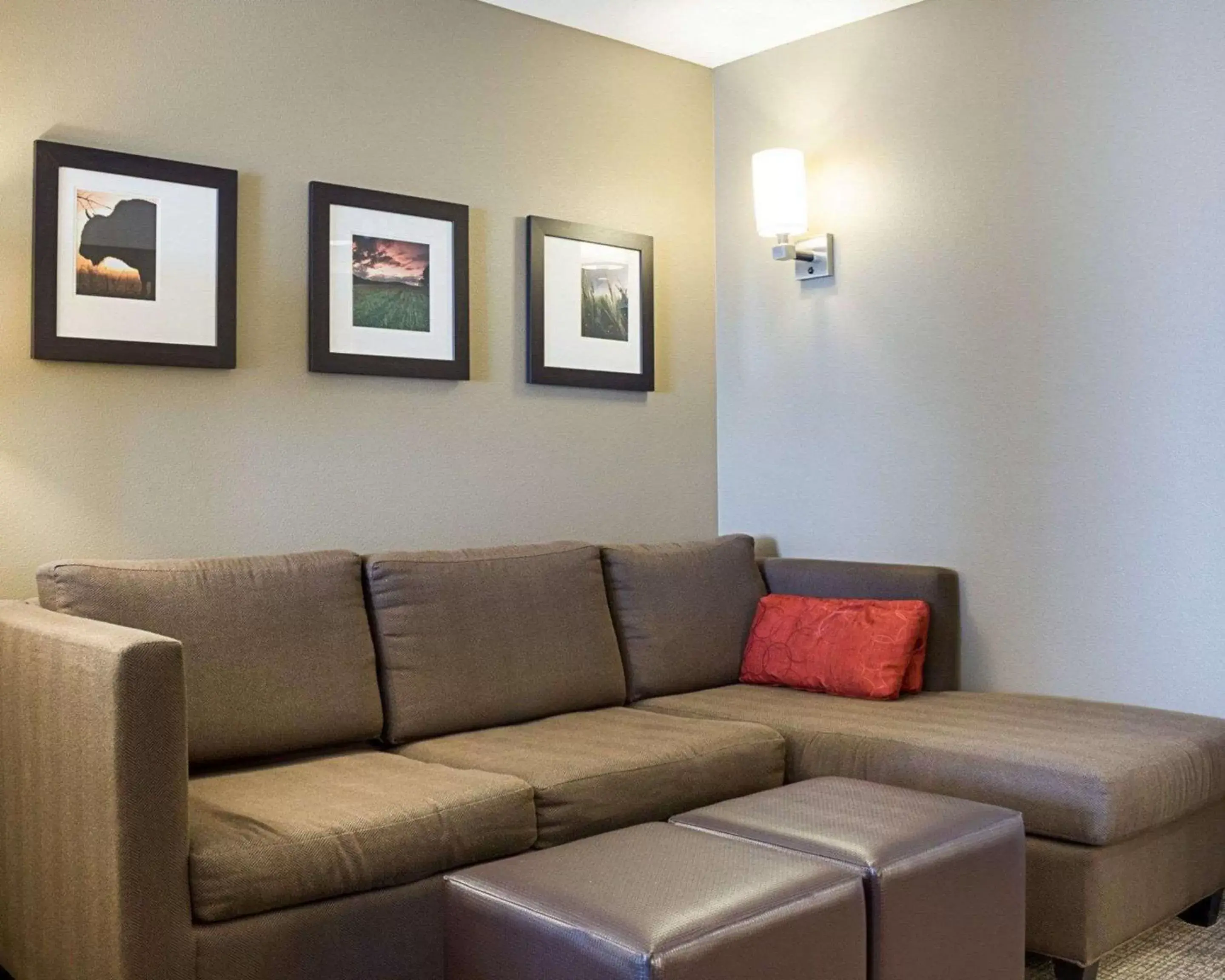Photo of the whole room, Seating Area in Comfort Suites Medical Center