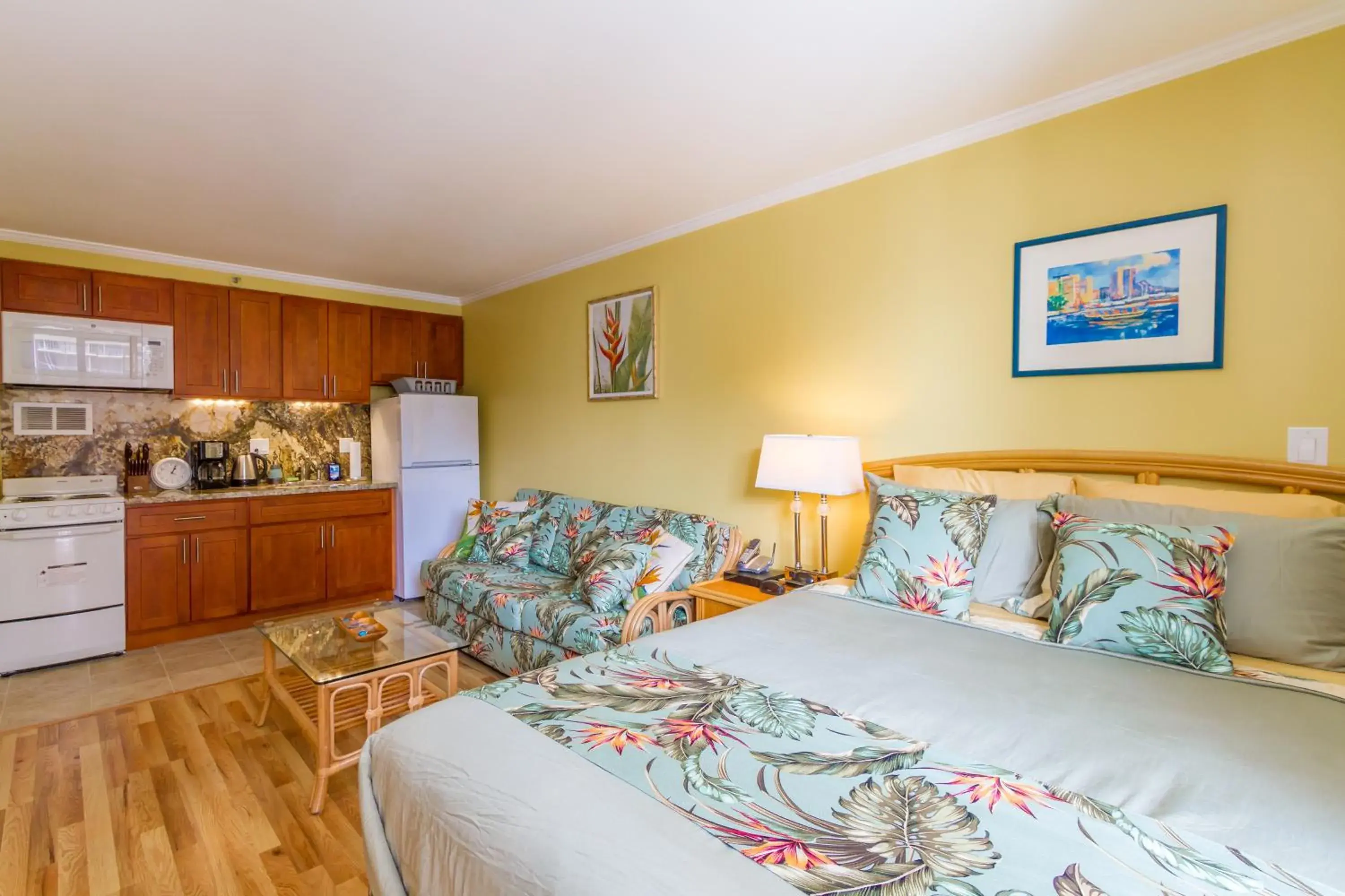 Bed in Tropical Studios at Marine Surf Waikiki - FREE PARKING - BEST LOCATION - FULL KITCHEN - SWIMMING POOL