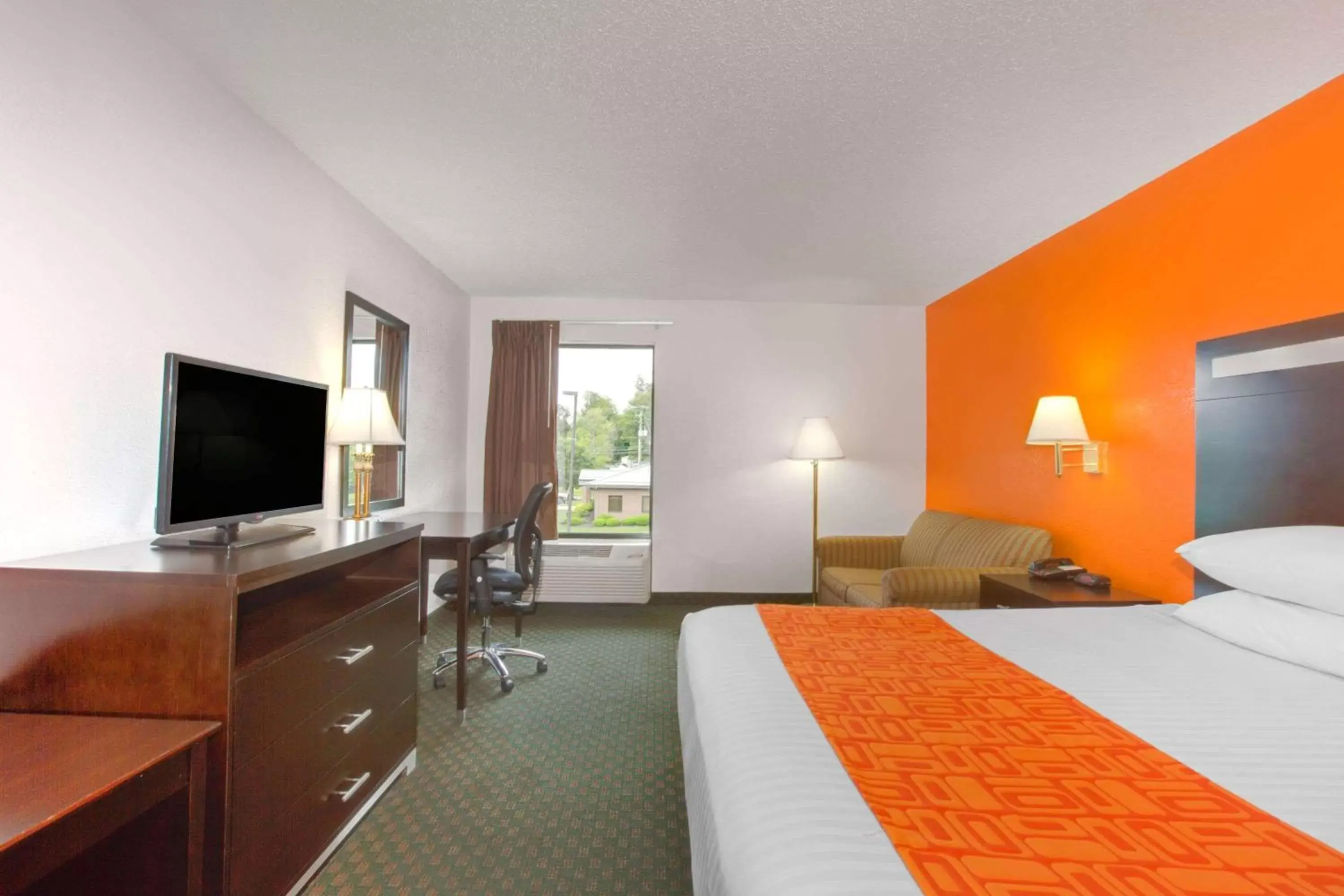 Photo of the whole room, Bed in Howard Johnson by Wyndham Beckley Photo of the whole room, Bed in Howard Johnson by Wyndham Beckley