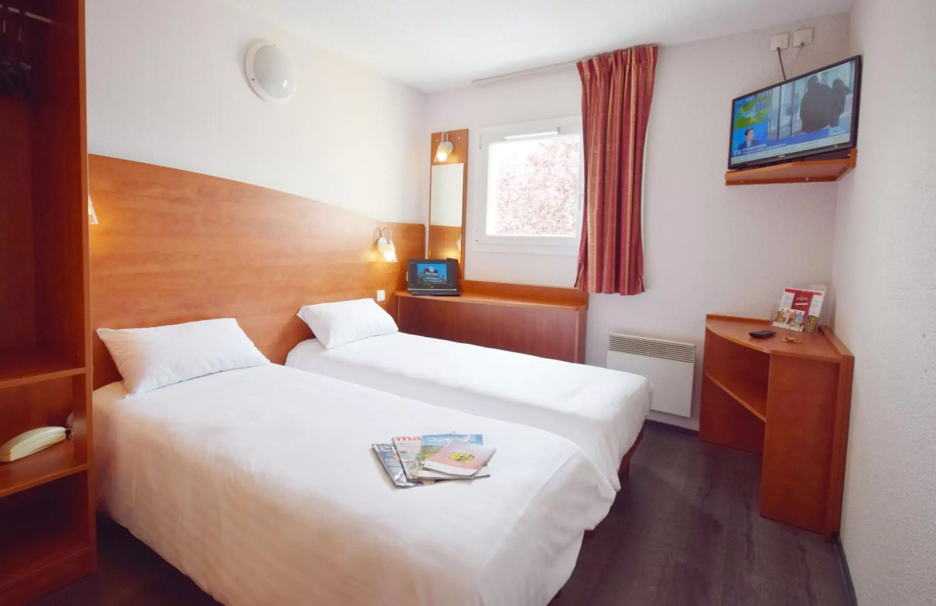 Twin Room in Brit Hotel Reims La Pompelle Twin Room in Brit Hotel Reims La Pompelle