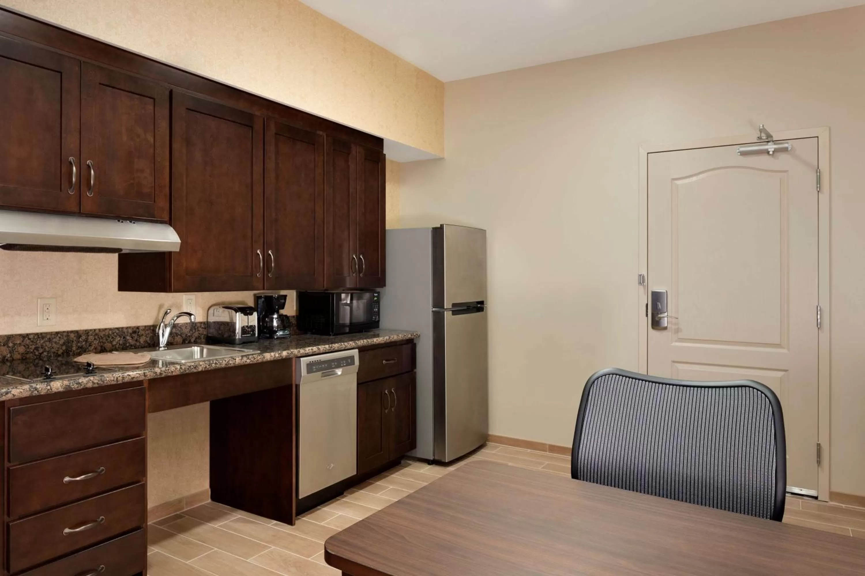 Coffee/tea facilities in Homewood Suites by Hilton Kalamazoo-Portage