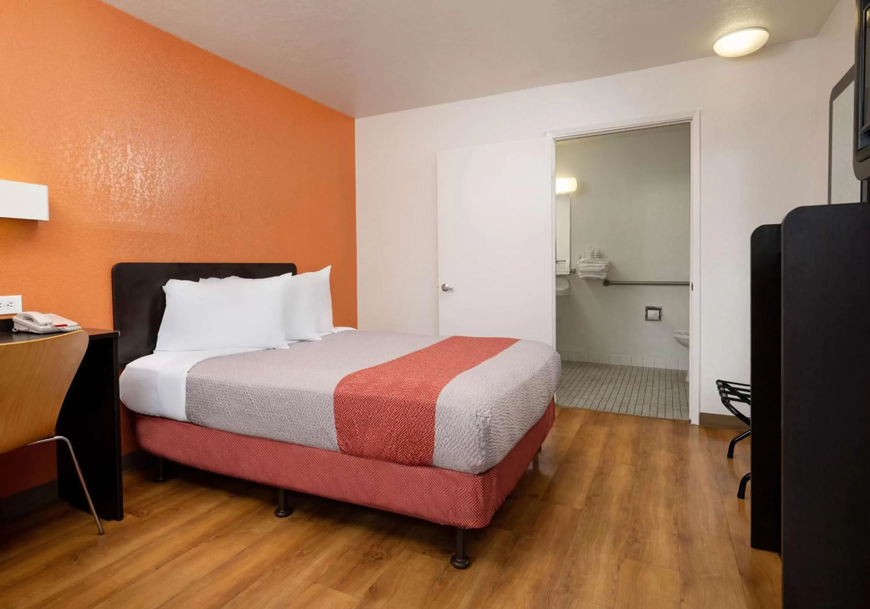 Photo of the whole room, Bed in Motel 6-Camarillo, CA Photo of the whole room, Bed in Motel 6-Camarillo, CA