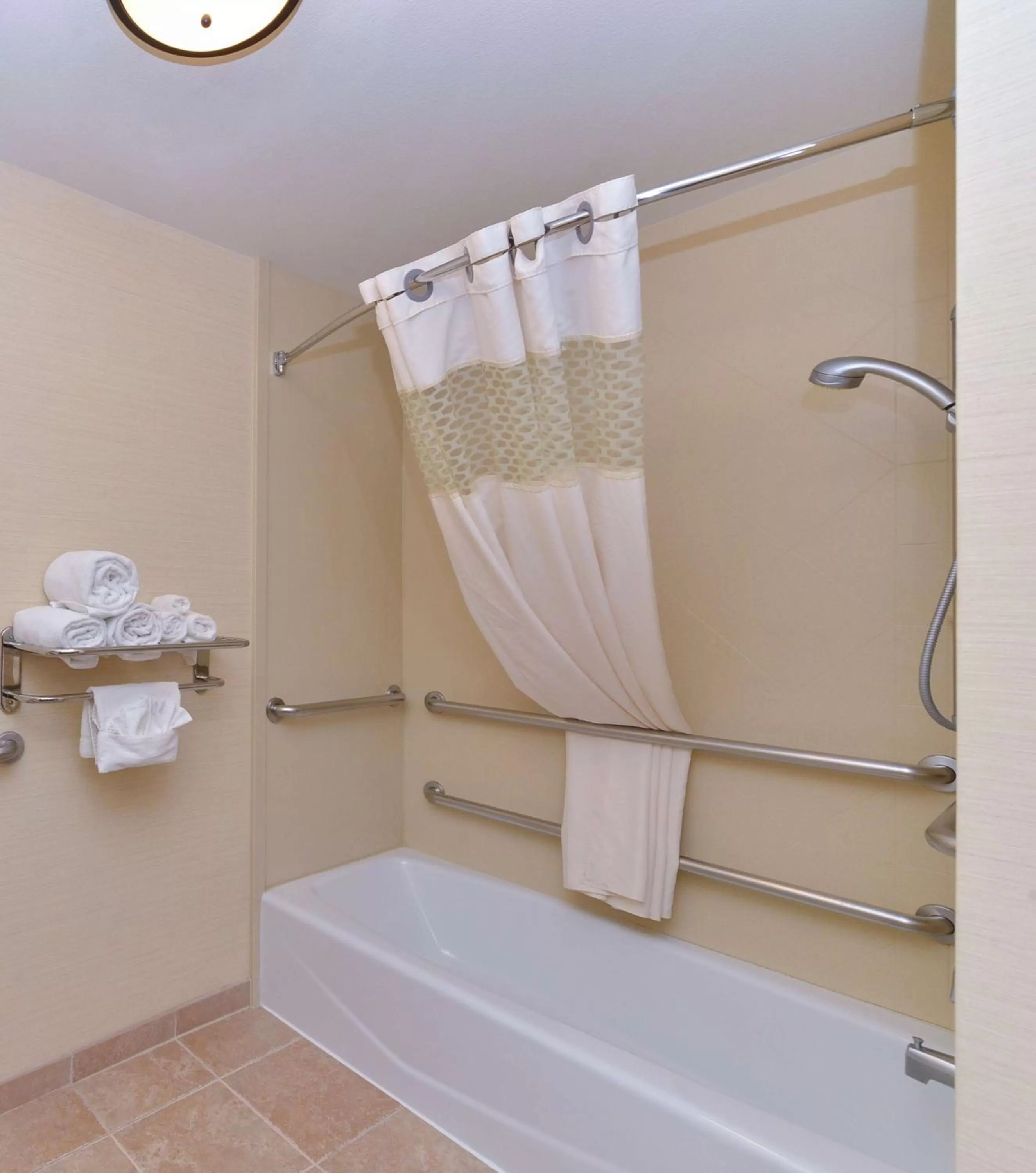 Bed in Hampton Inn Rock Springs