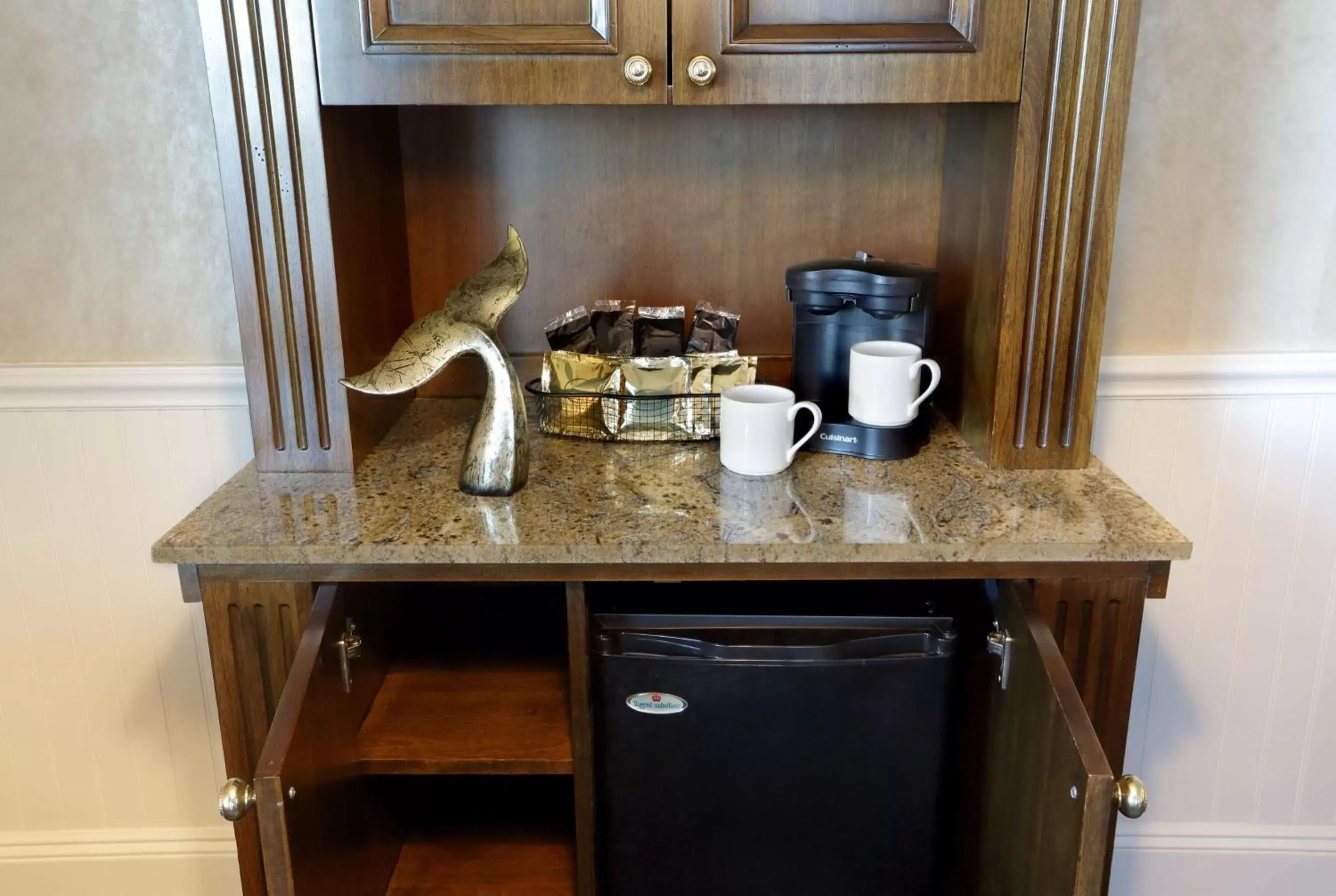 Other, Kitchen/Kitchenette in Madison Beach Hotel, Curio Collection by Hilton