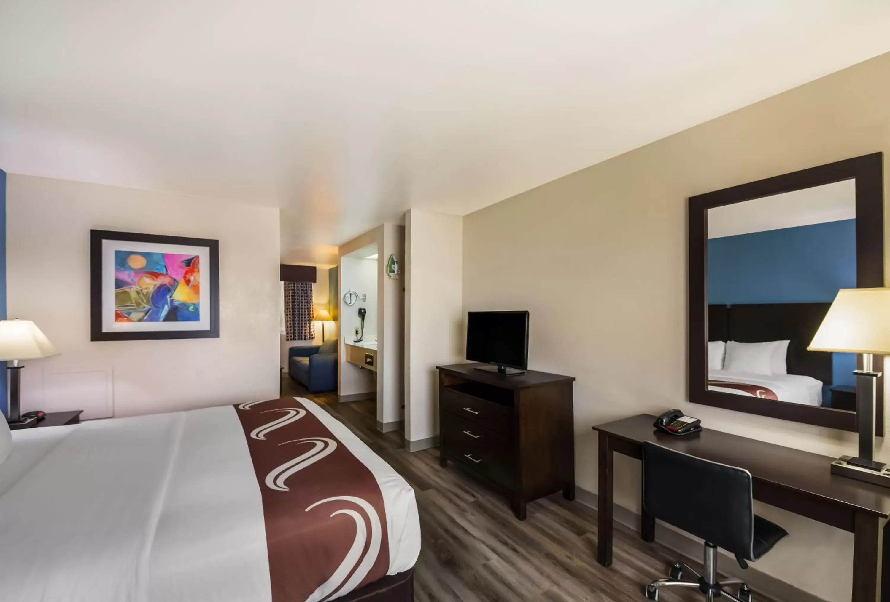 Bedroom, TV/Entertainment Center in Quality Inn & Suites Round Rock