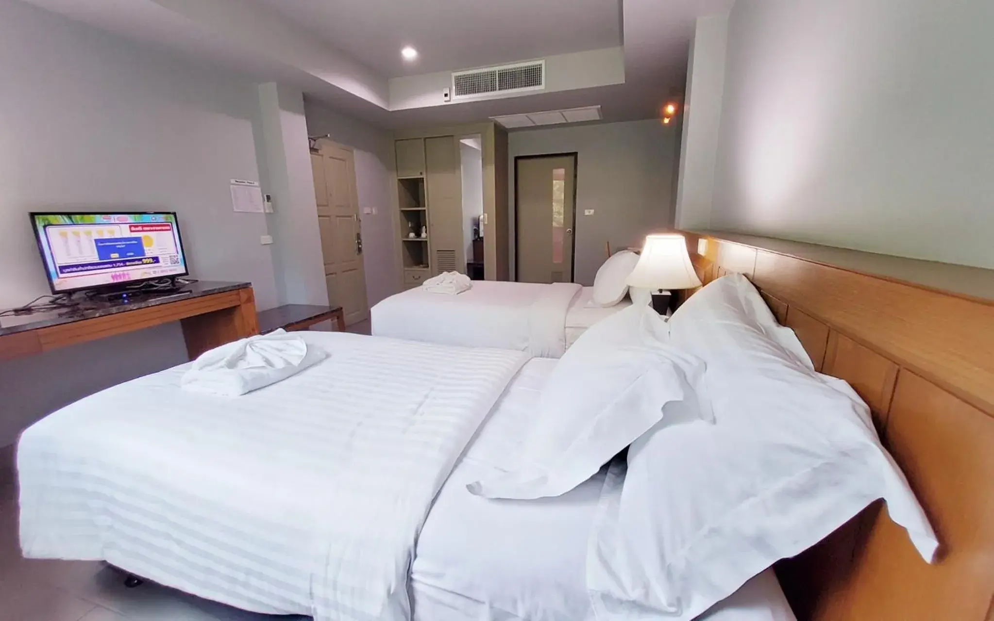 Bed in Plakan Resort (SHA Extra Plus)