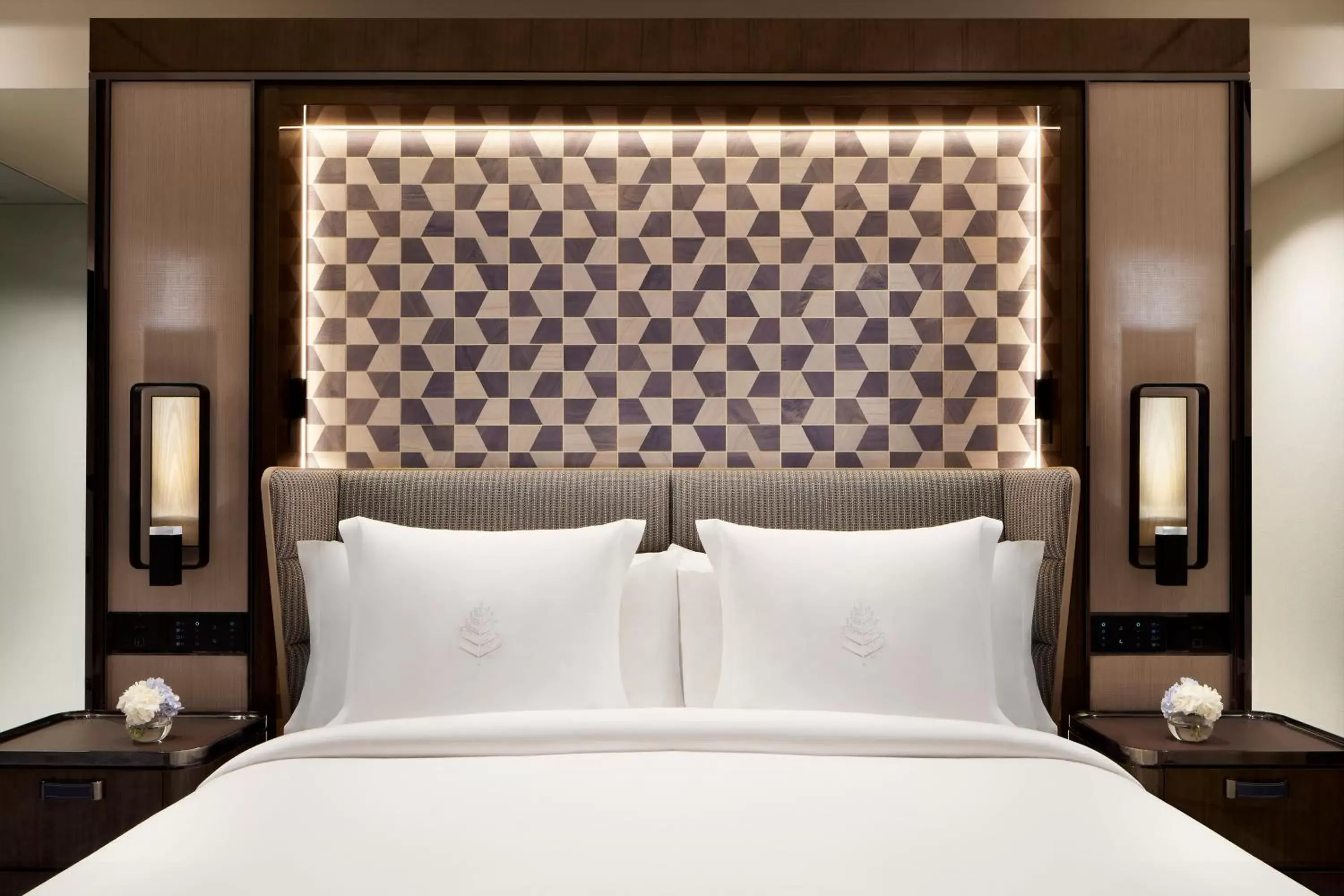 Bed in Four Seasons Hotel Hong Kong