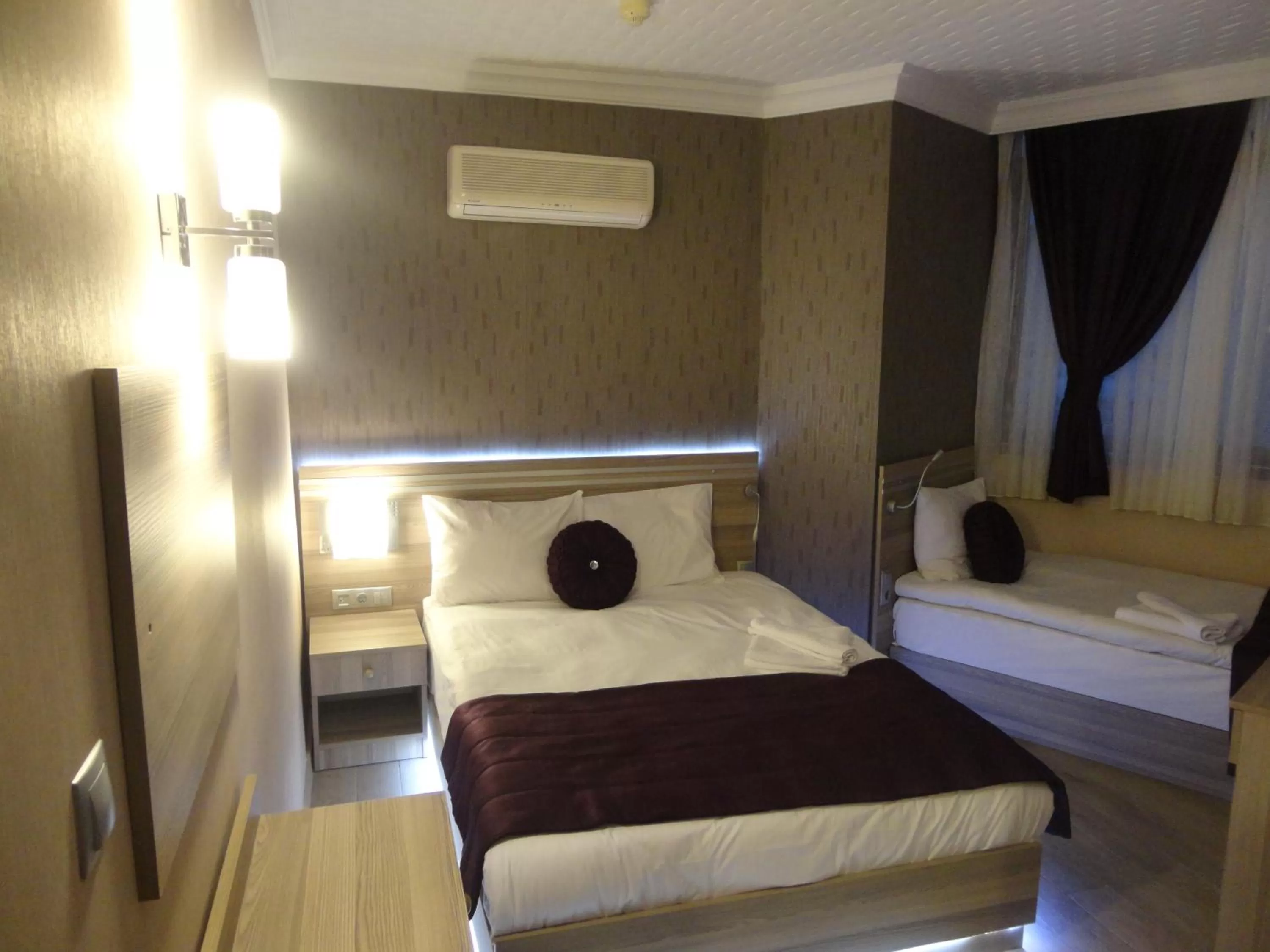 Bedroom, Bed in Olimpiyat Hotel Izmir