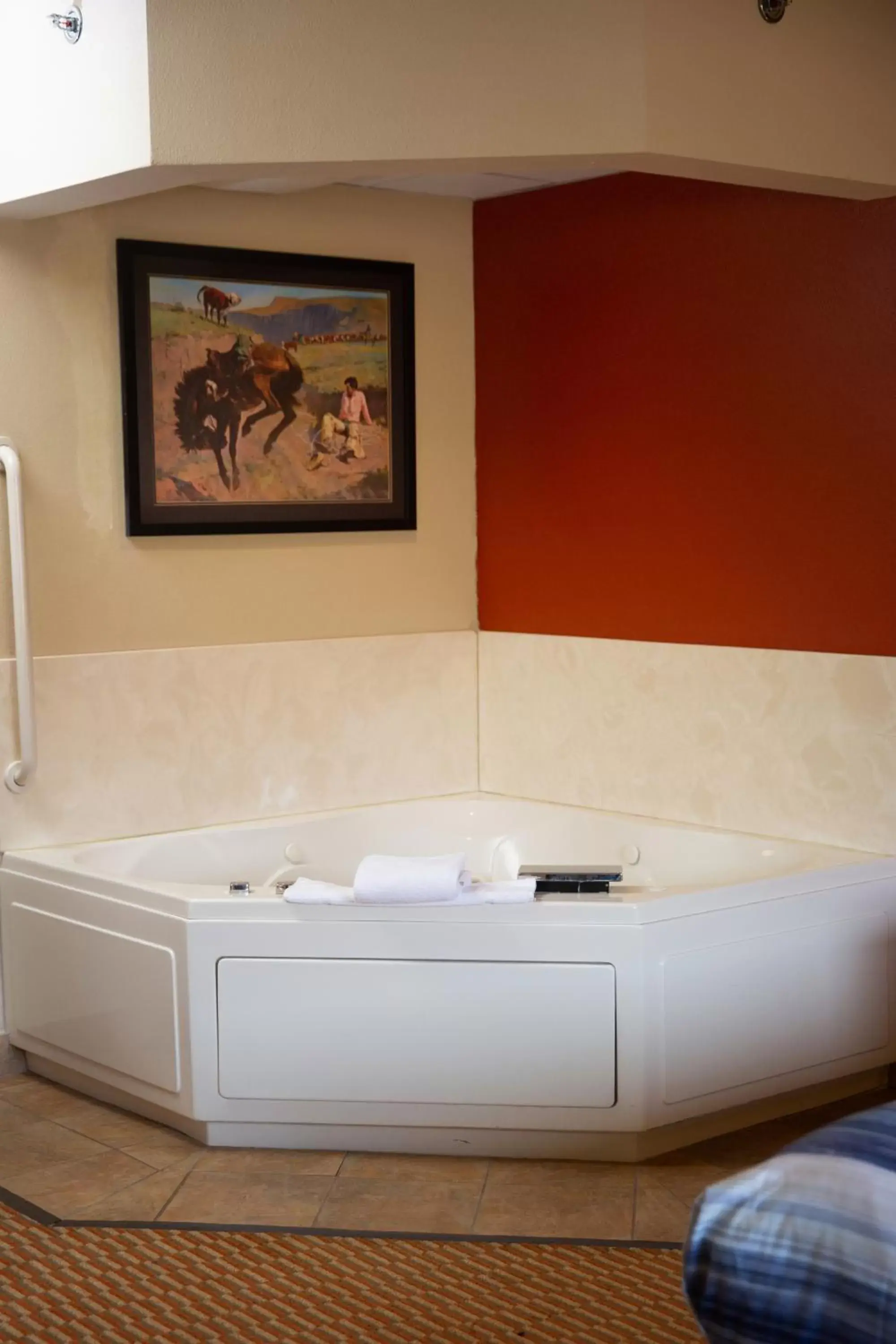 King Suite with Jetted Tub - Non-Smoking in AmericInn by Wyndham Pampa Event Center King Suite with Jetted Tub - Non-Smoking in AmericInn by Wyndham Pampa Event Center