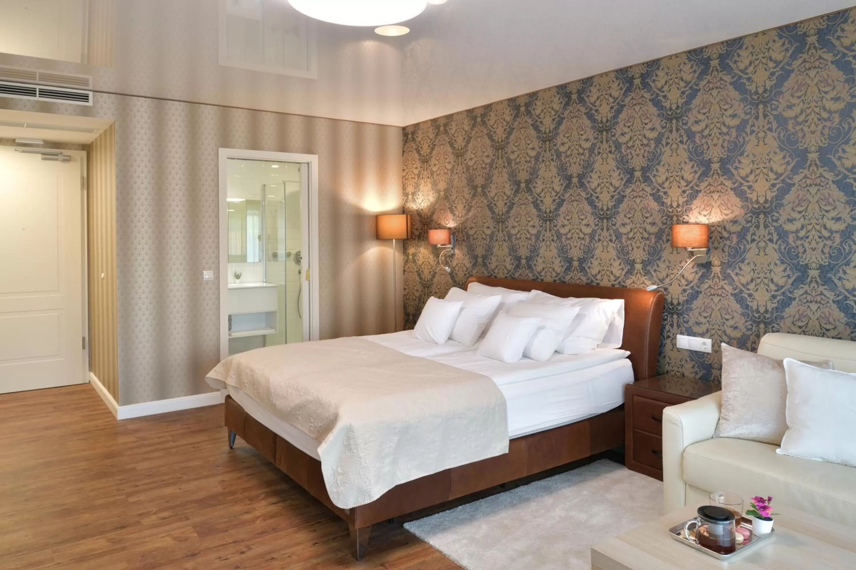 Photo of the whole room, Bed in TI Hotel