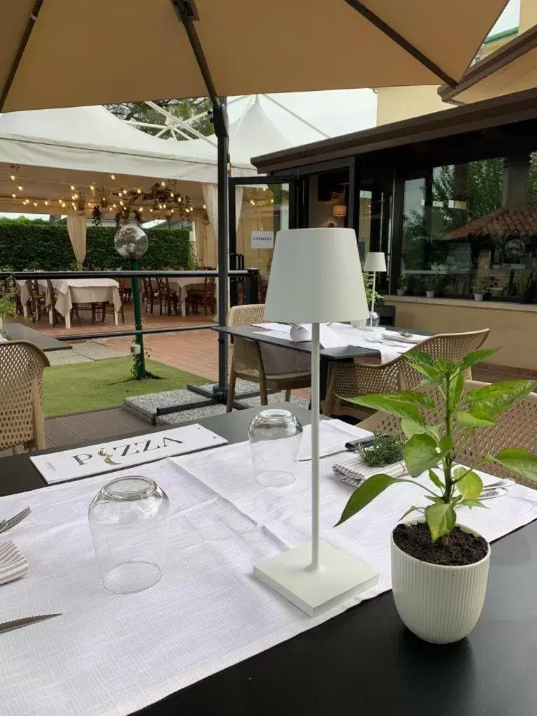 Patio, Restaurant/Places to Eat in GREEN GARDEN Resort - Smart Hotel