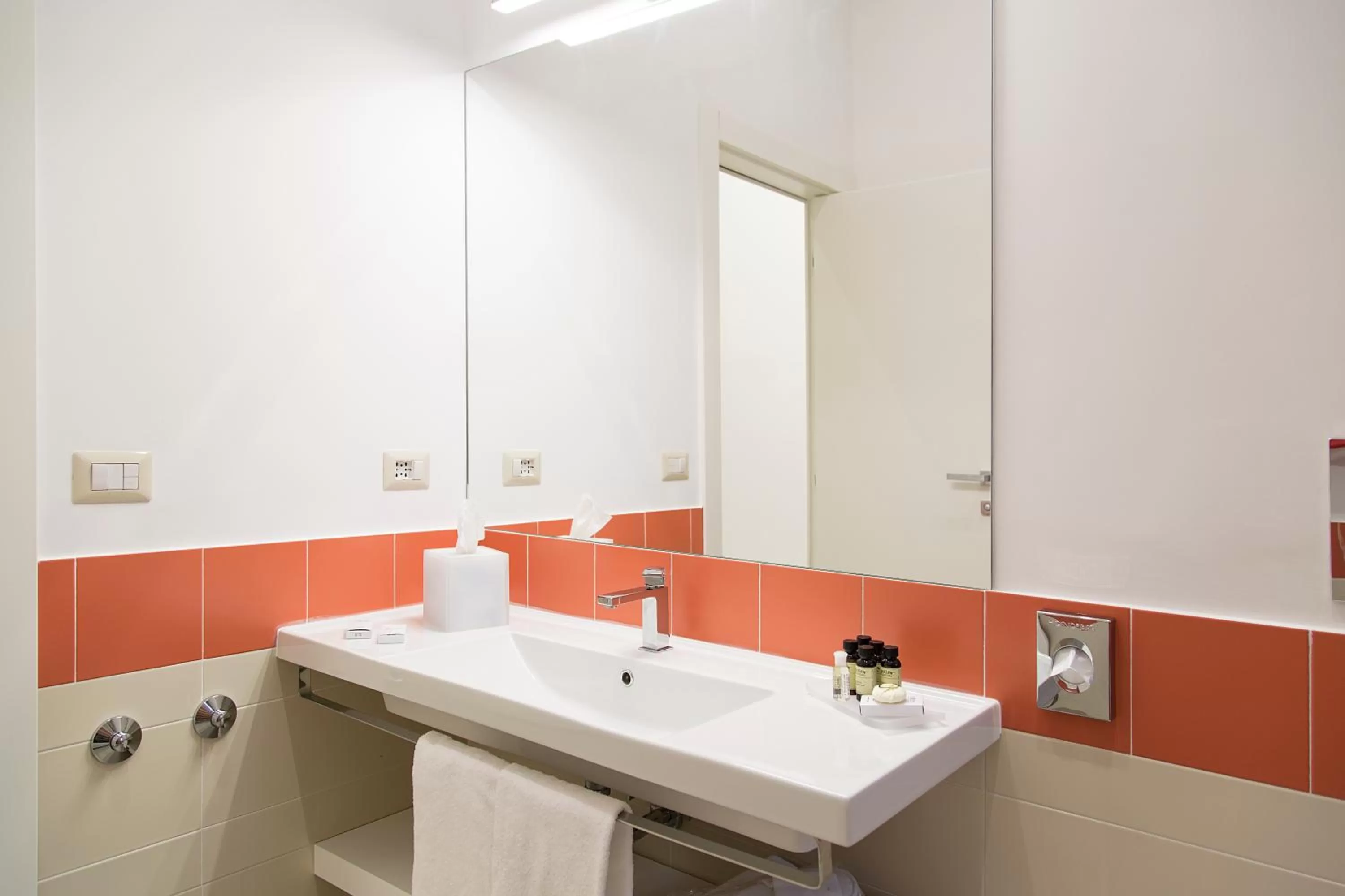 Bathroom in The Five Rooms Napoli