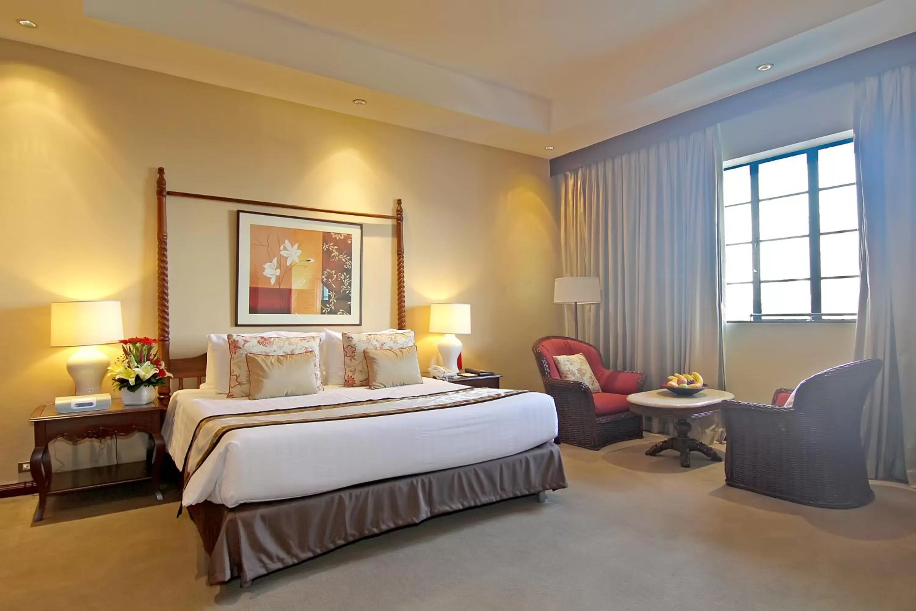 Bedroom, Bed in The Manila Hotel