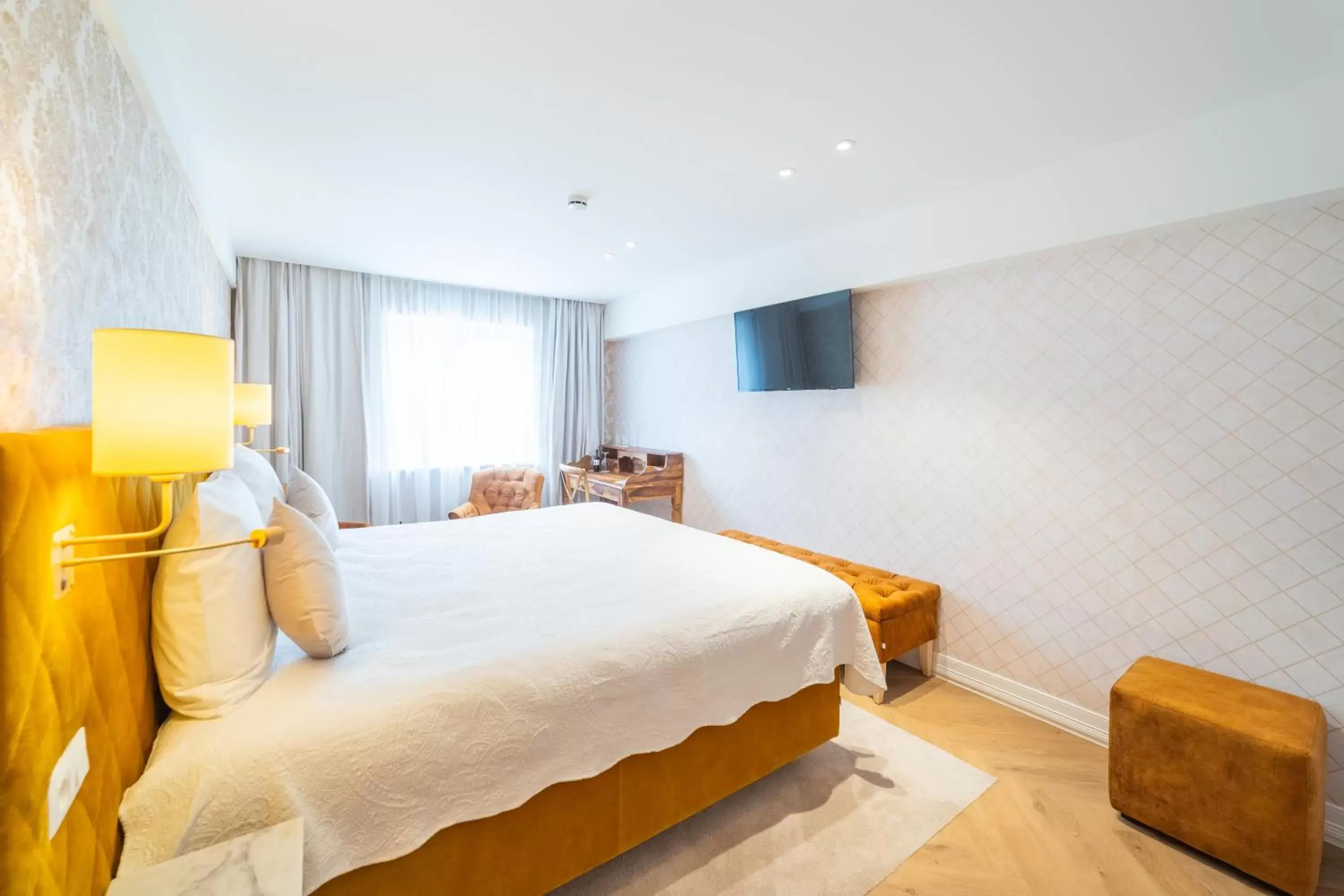 Deluxe Double Room in Grand Hotel Normandy by CW Hotel Collection Deluxe Double Room in Grand Hotel Normandy by CW Hotel Collection