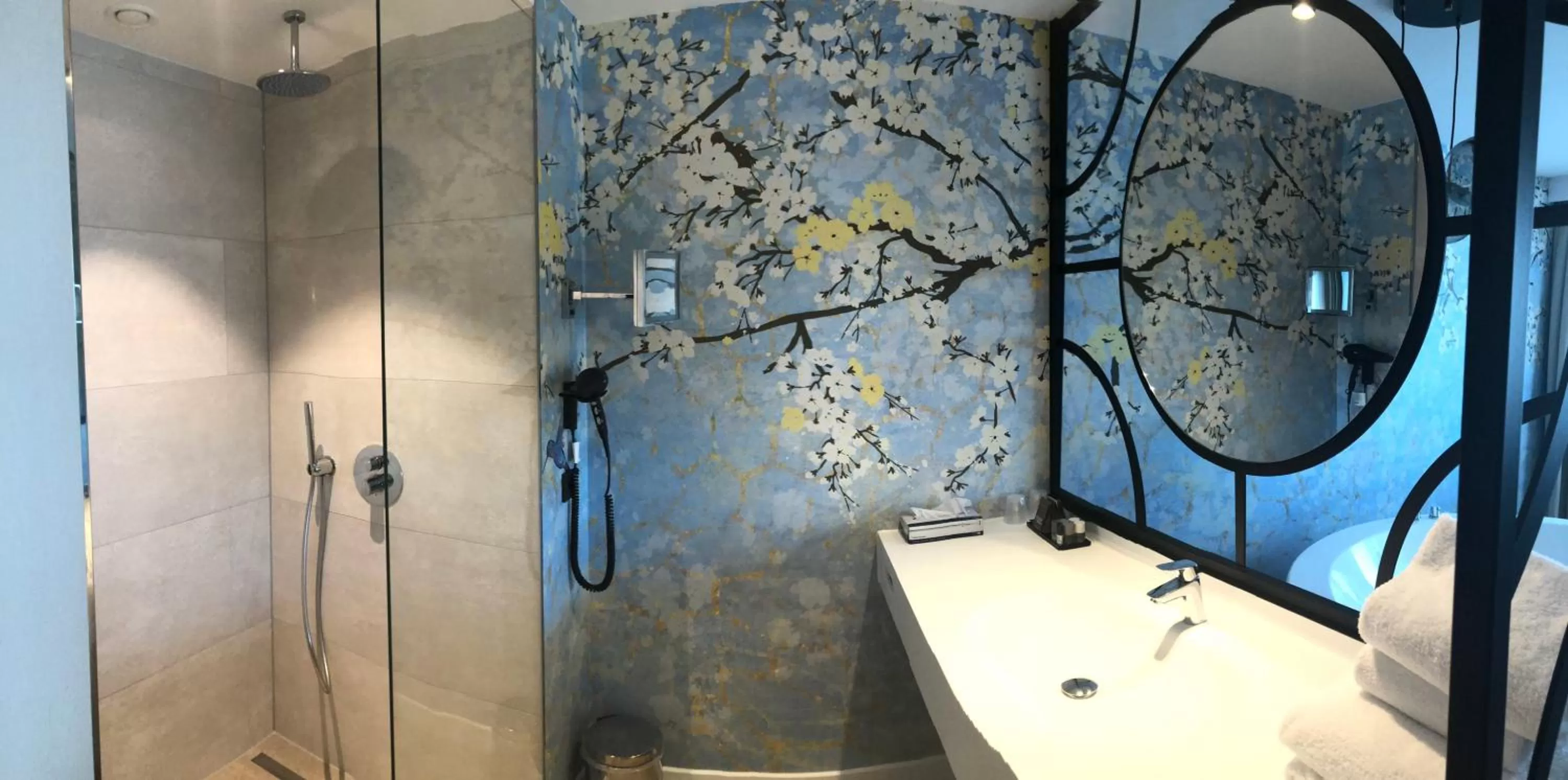 Shower in Hotel Van der Valk Maastricht