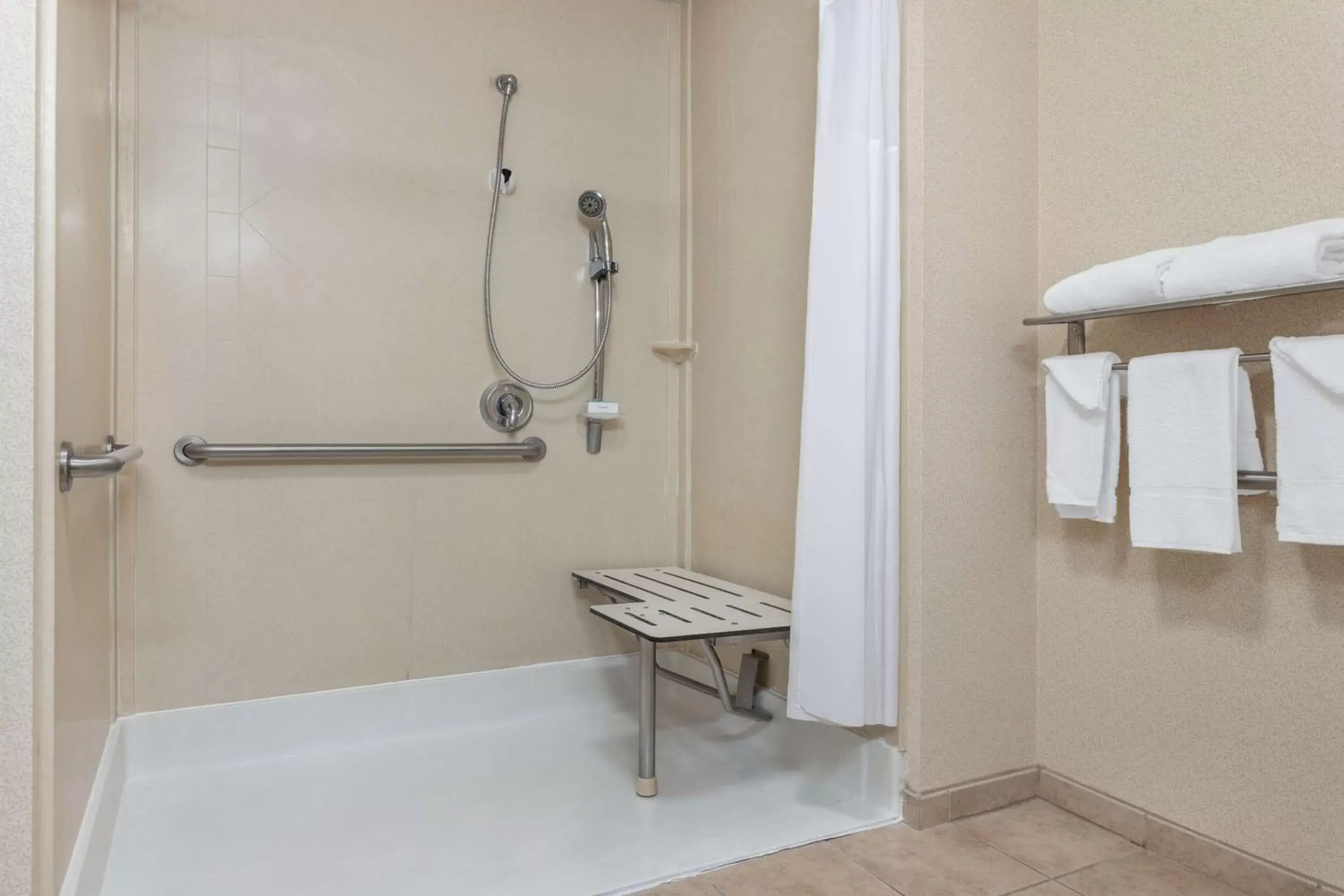 Bathroom in Hampton Inn & Suites Sacramento-Elk Grove Laguna I-5