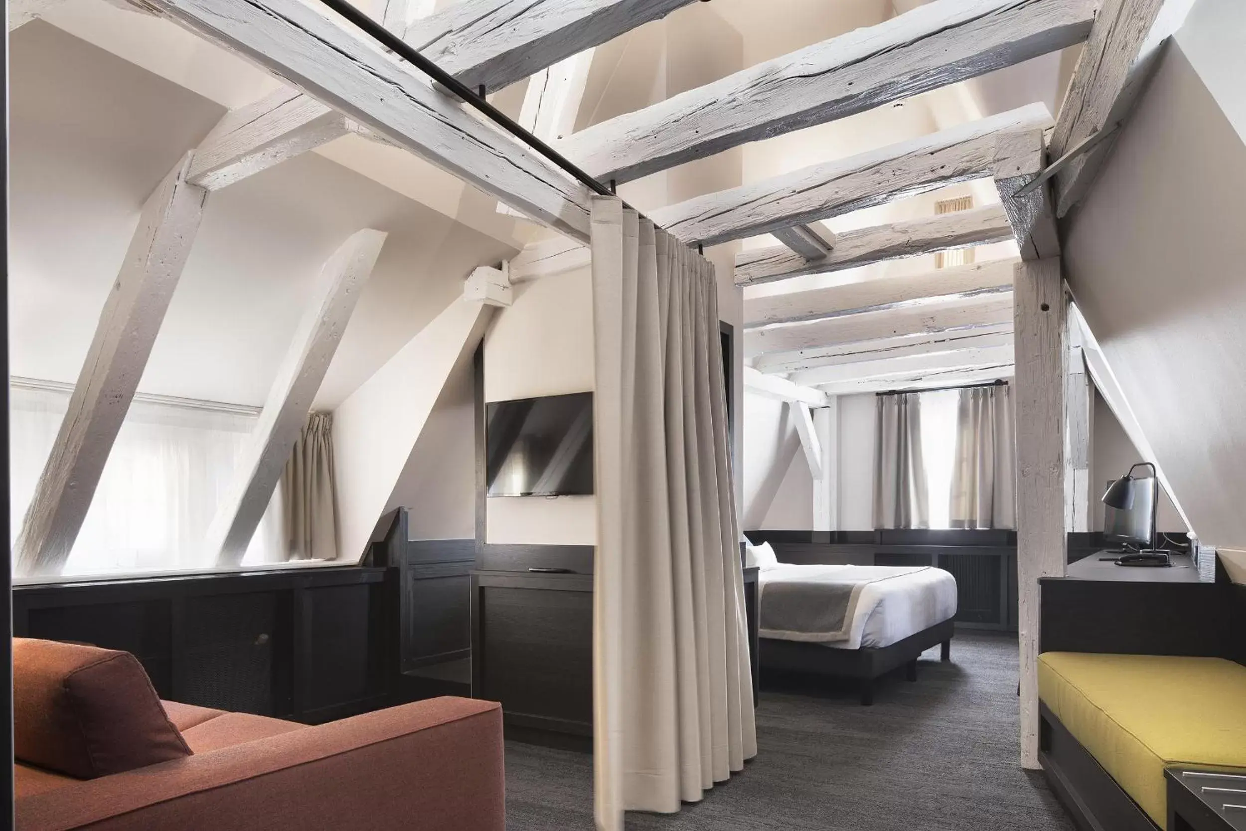 Bedroom, Bed in Hôtel Du Dragon