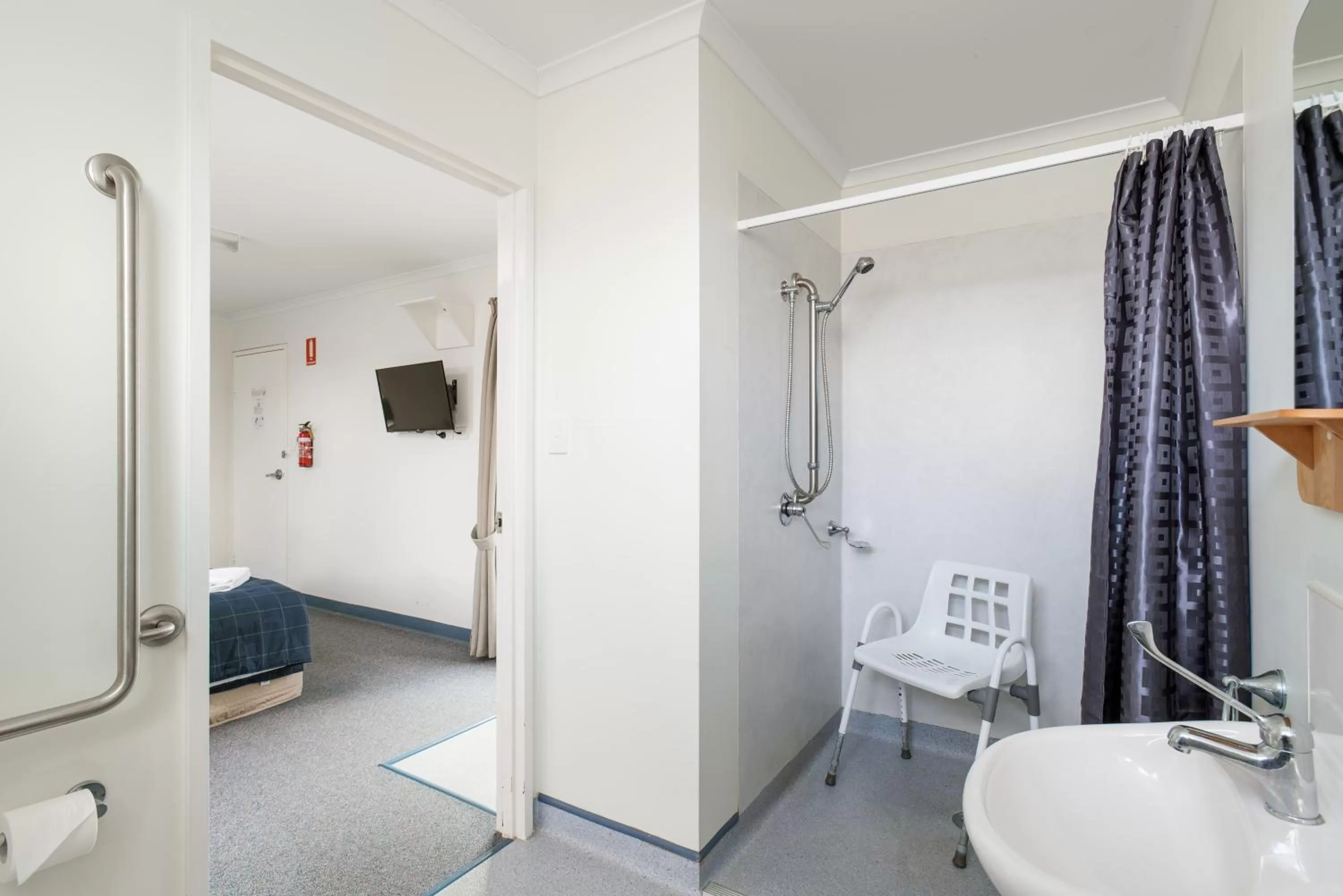 Bathroom in Tin Can Bay's Sleepy Lagoon Motel