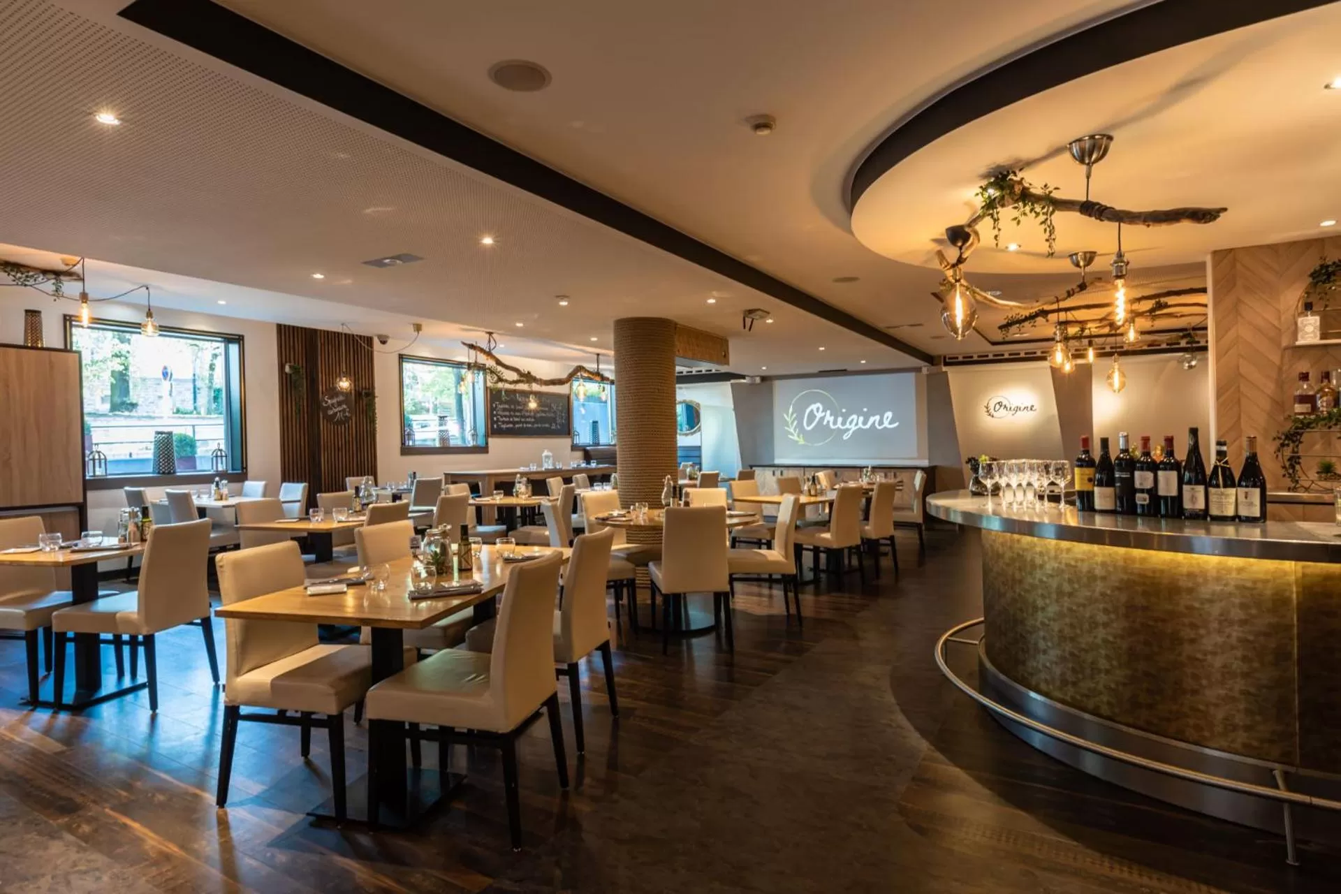 Restaurant/places to eat in Novotel Luxembourg Centre