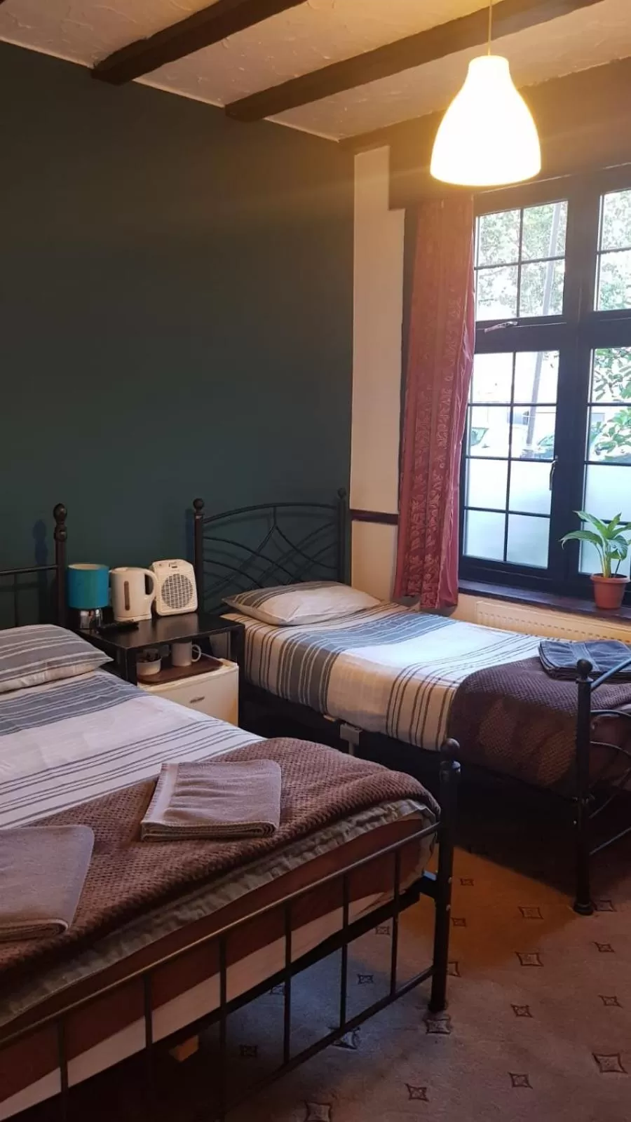 Bedroom, Bed in Hour Glass Hotel