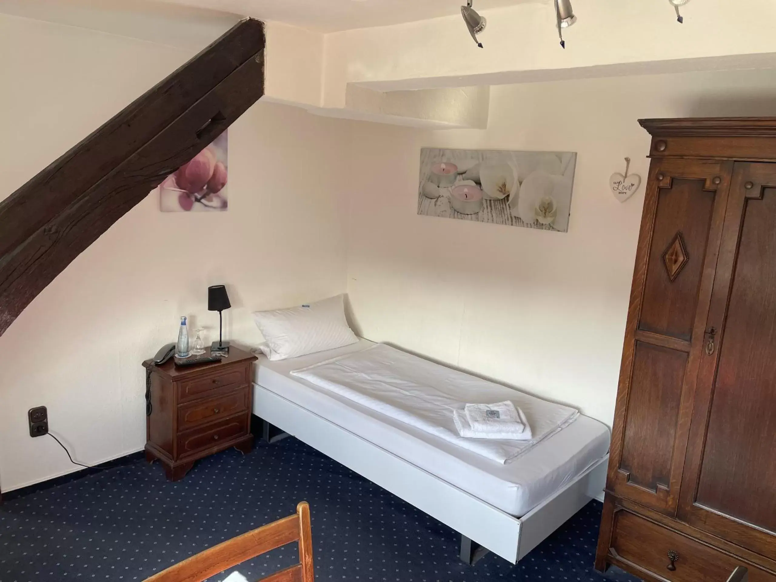 Single Room with Private Bathroom - single occupancy in Hotel Jägerhof Kettwig