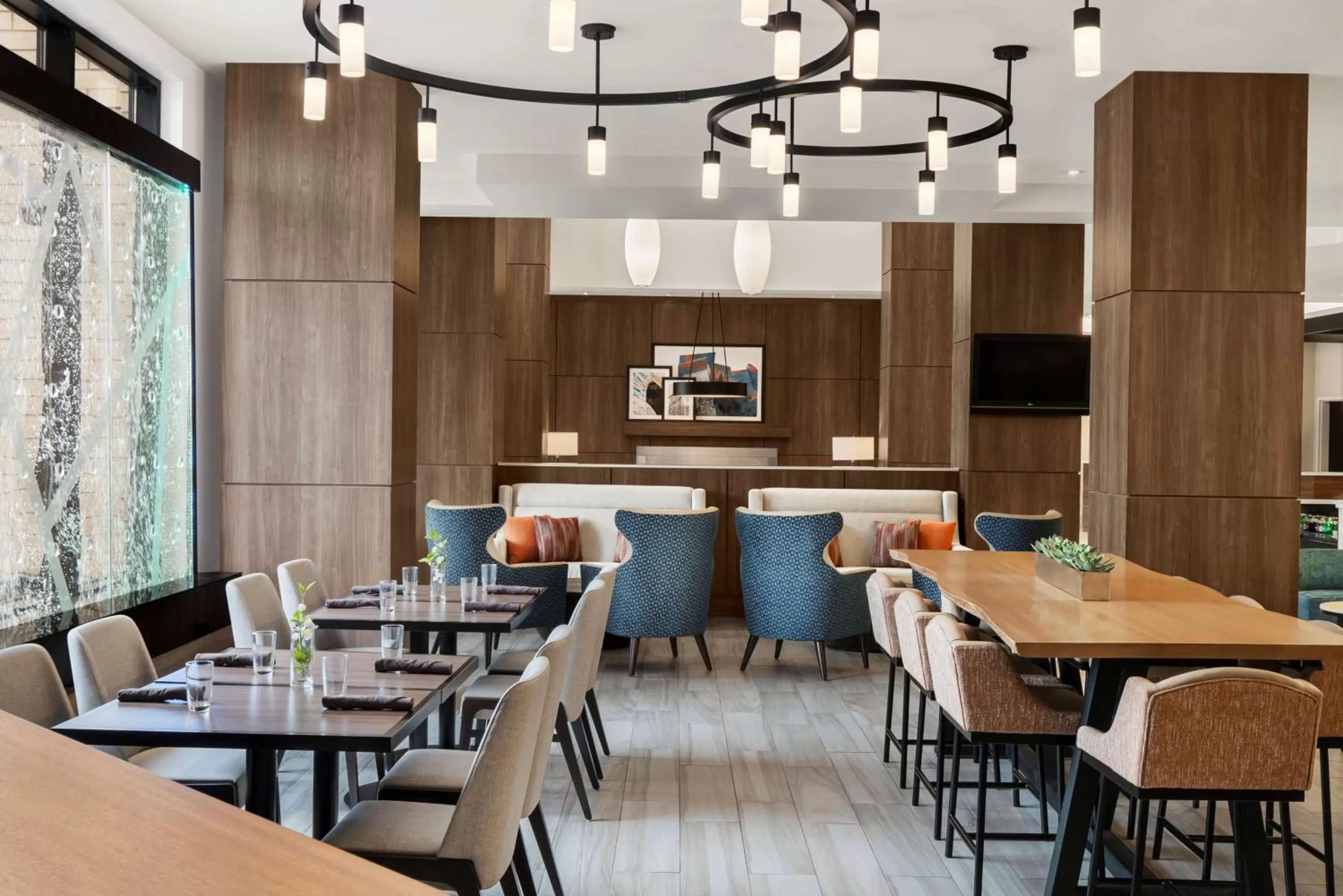 Restaurant/places to eat in Hilton Garden Inn Minneapolis Downtown