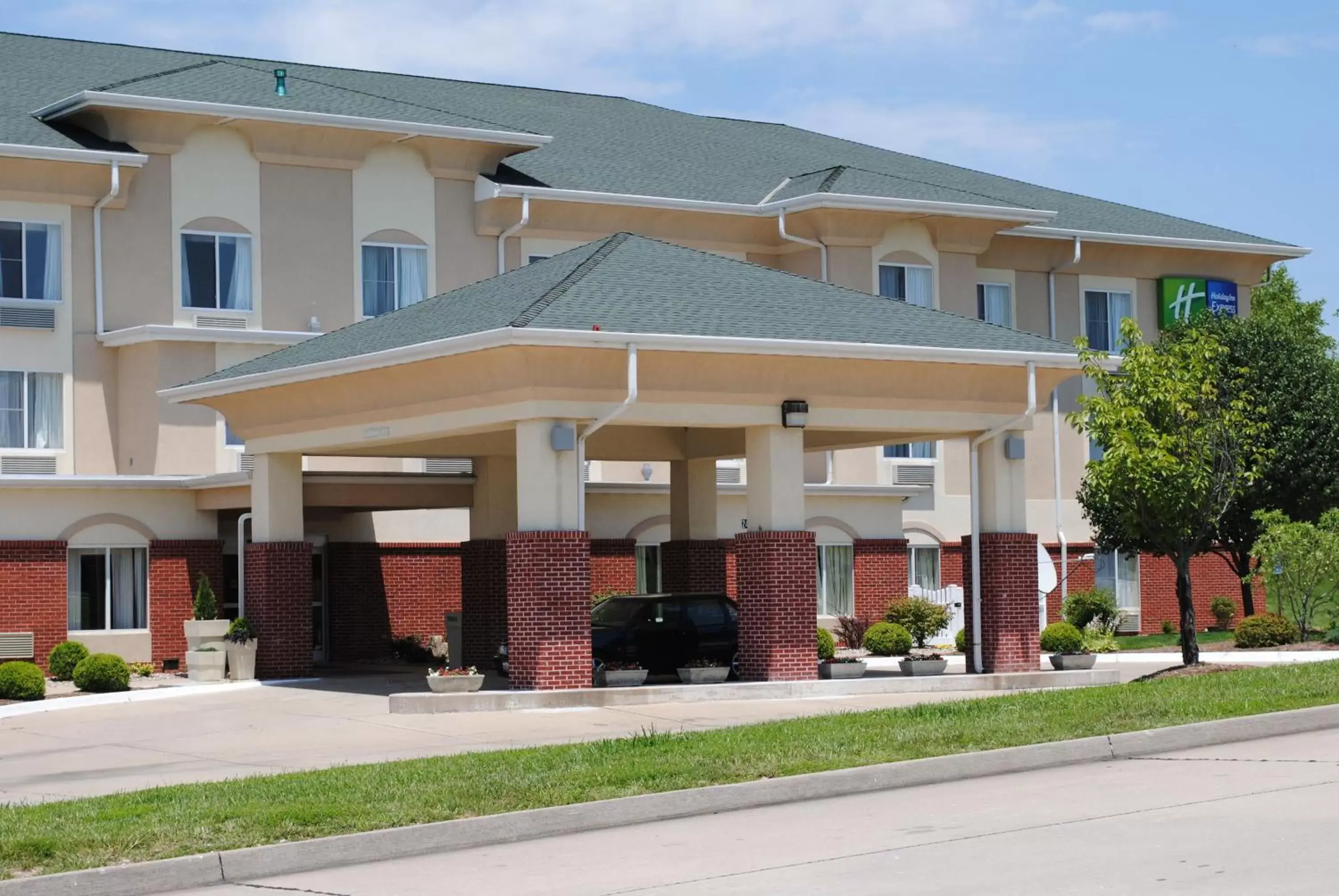 Property Building in Holiday Inn Express Boonville, an IHG Hotel