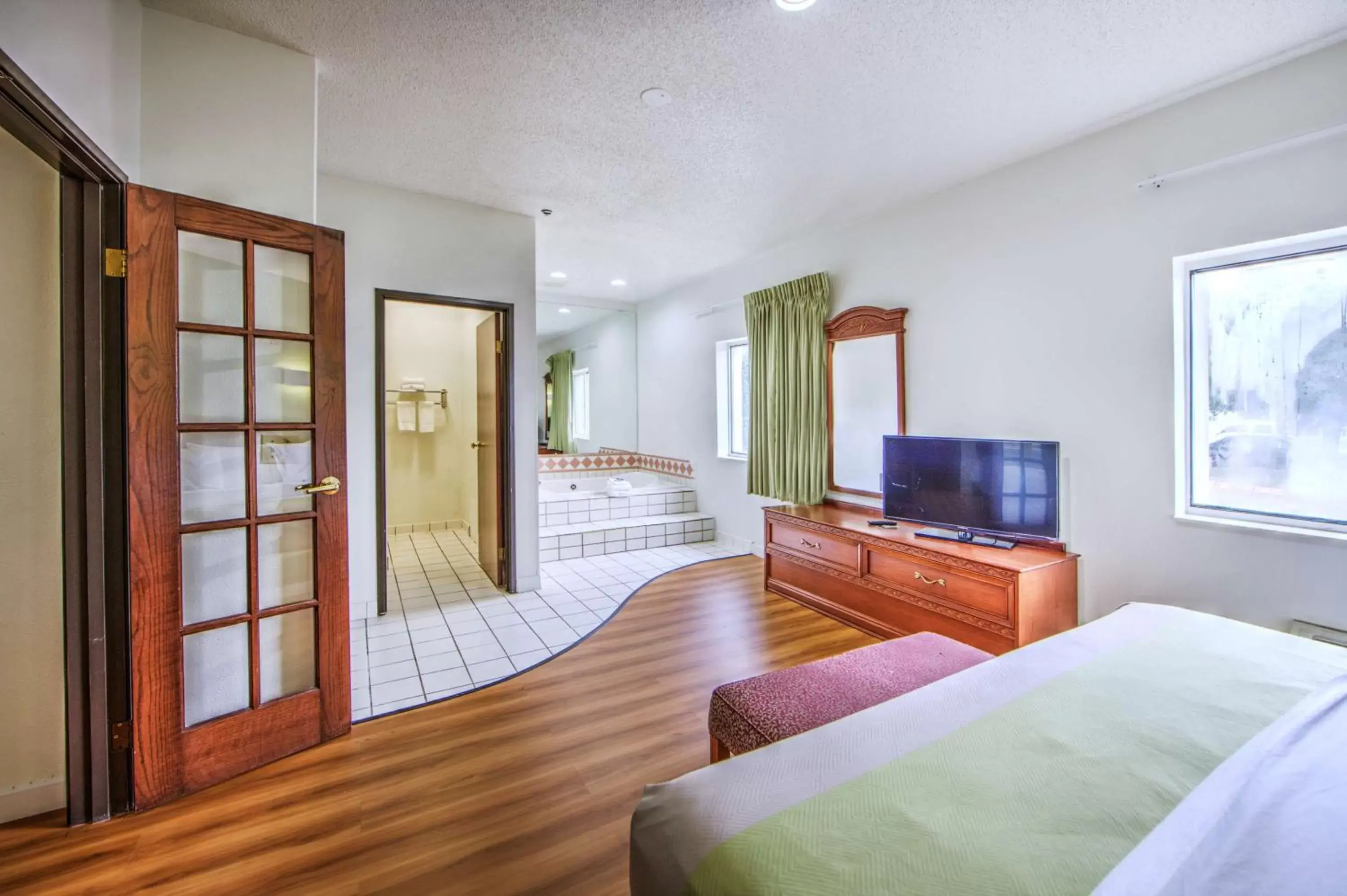 TV and multimedia, TV/Entertainment Center in Motel 6-Dallas, TX - Northwest