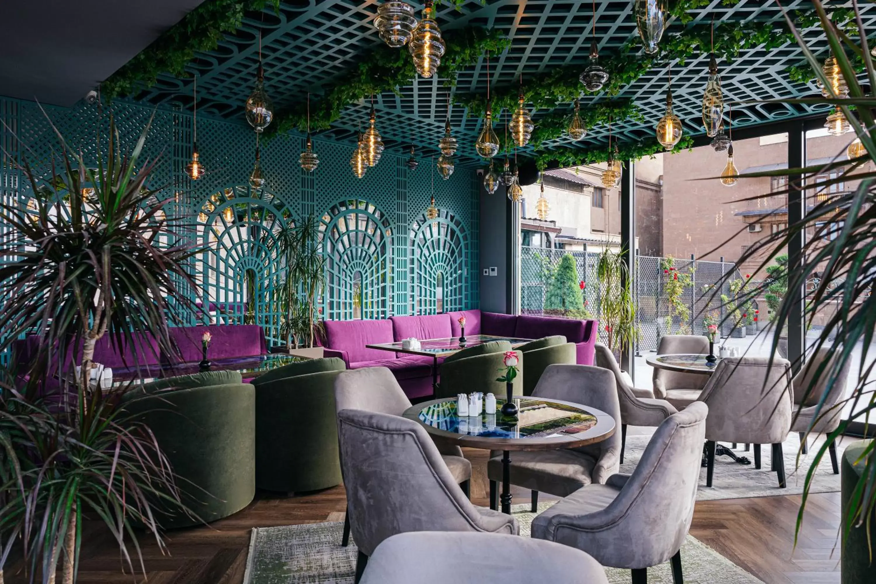 Restaurant/places to eat in Paris Hotel Yerevan