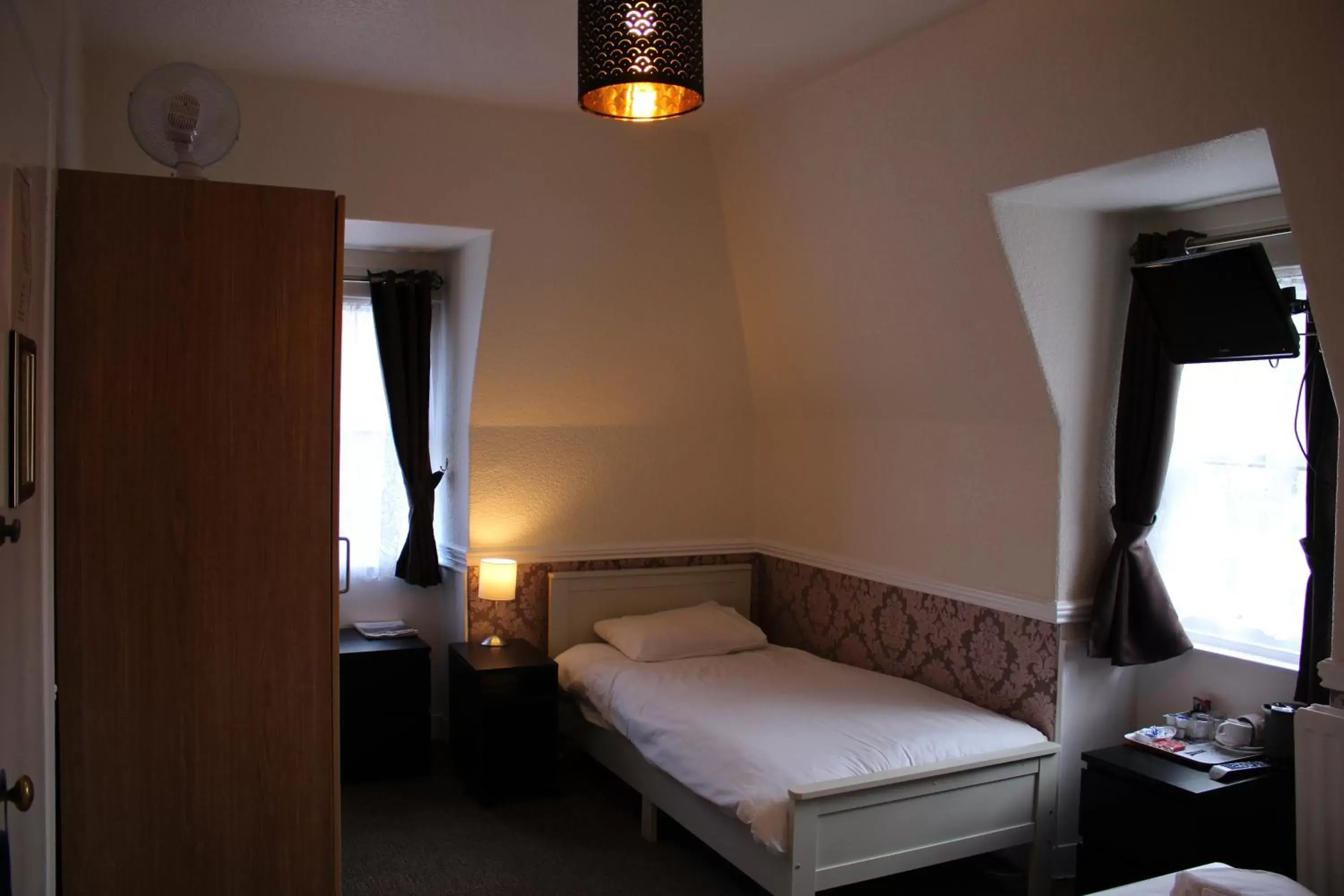 Bed in Ardmillan Hotel
