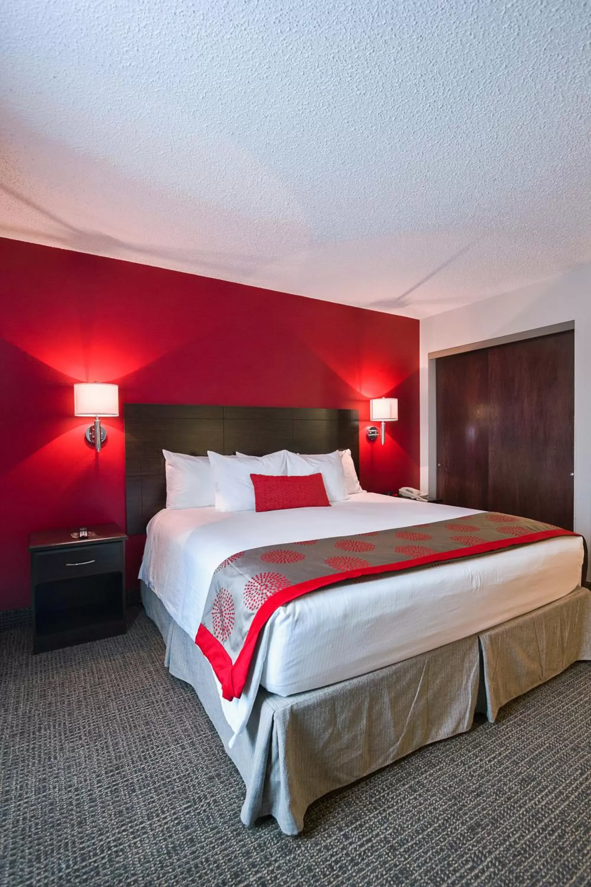 King Room - Mobility Access/Non-Smoking in Ramada by Wyndham Columbus Hotel & Conference Center
